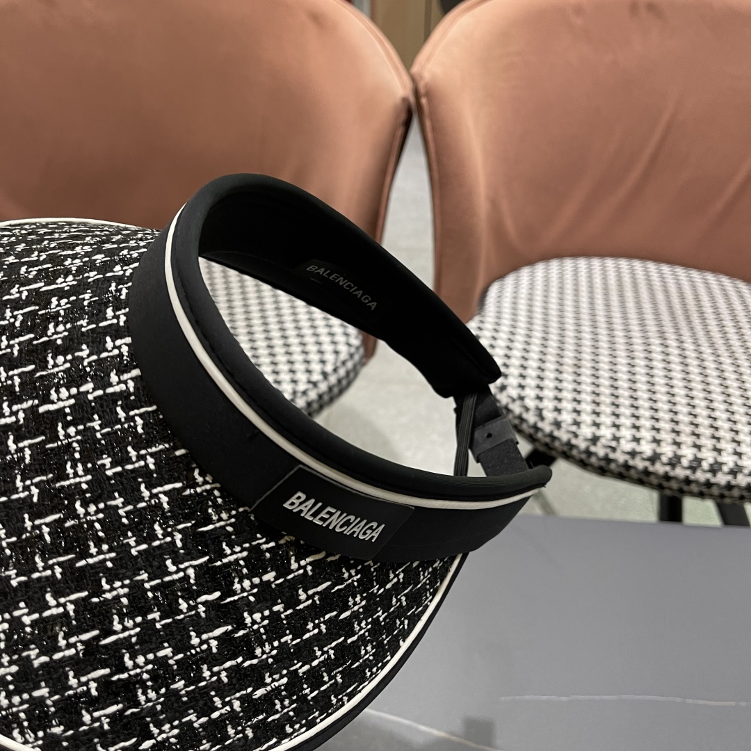  BALENCIAGA巴黎世家新款防晒帽子女款防紫外线萎形格空顶
太阳冰丝夏天骑车遮阳帽
