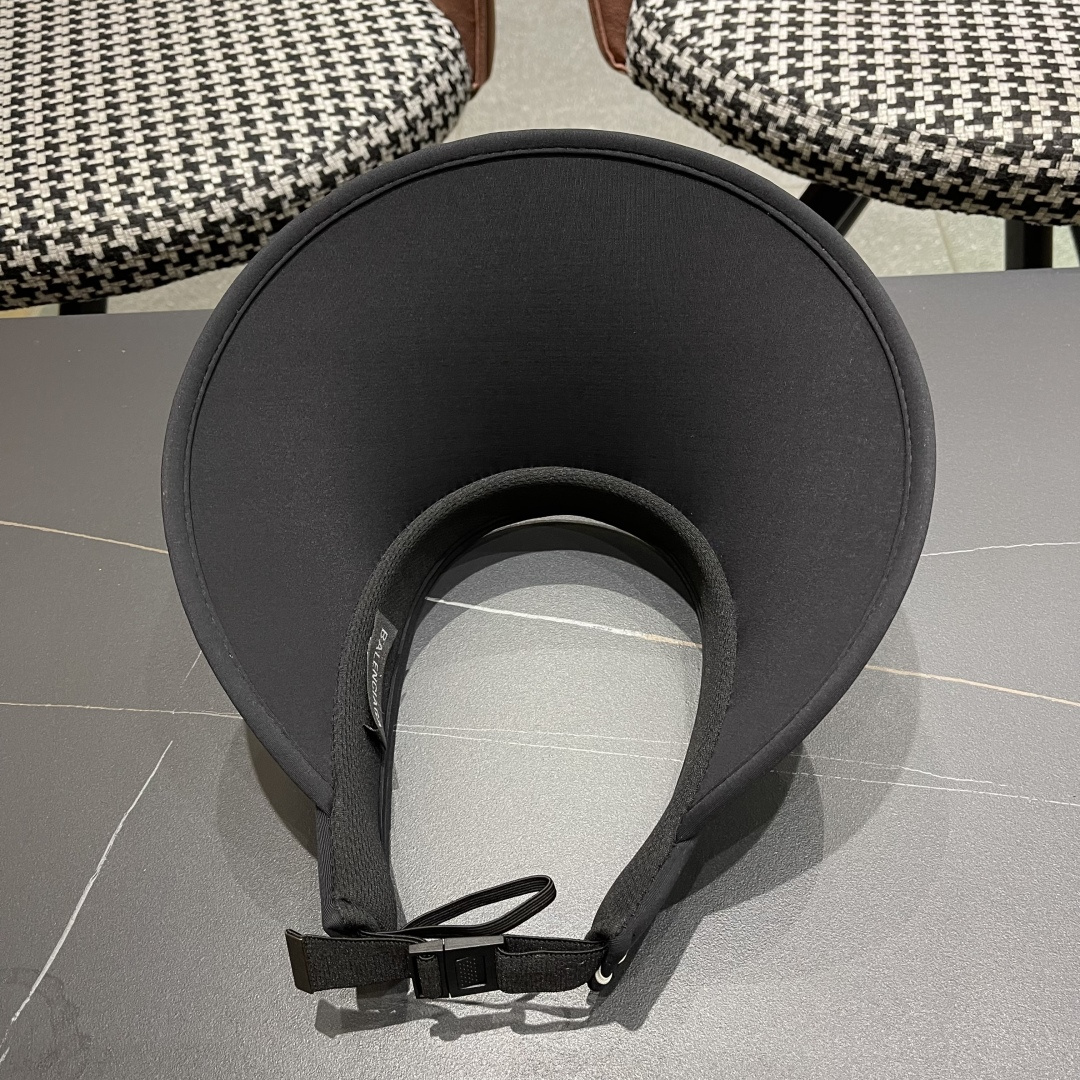  BALENCIAGA巴黎世家新款防晒帽子女款防紫外线萎形格空顶
太阳冰丝夏天骑车遮阳帽
