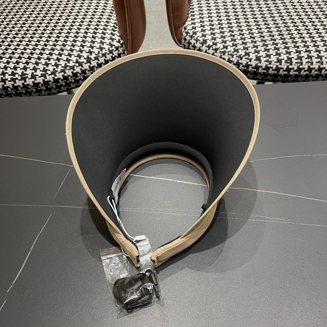 【MONCLER蒙口】空顶草帽女夏季防紫外线遮阳帽出游太阳
帽百搭草编防晒帽子