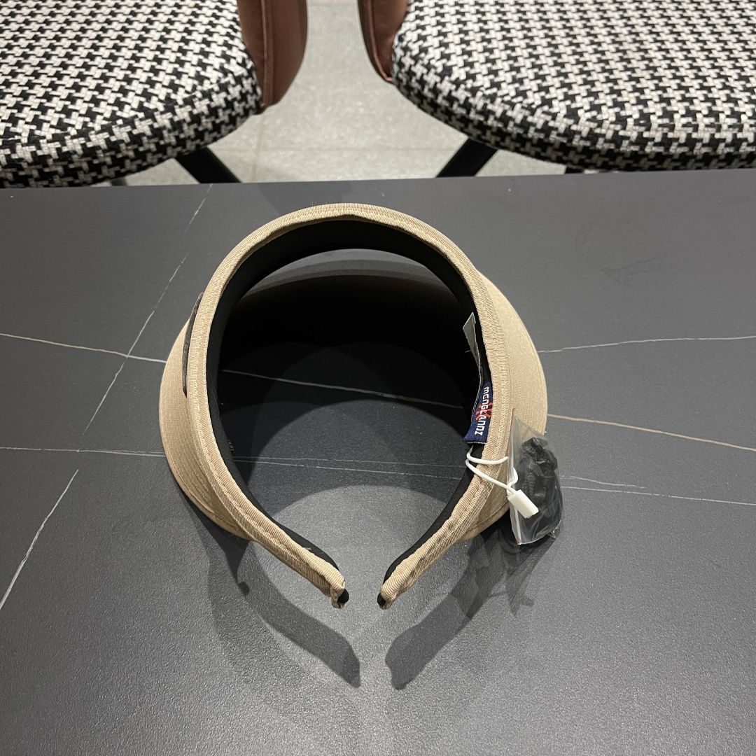 【MONCLER蒙口】空顶草帽女夏季防紫外线遮阳帽出游太阳
帽百搭草编防晒帽子