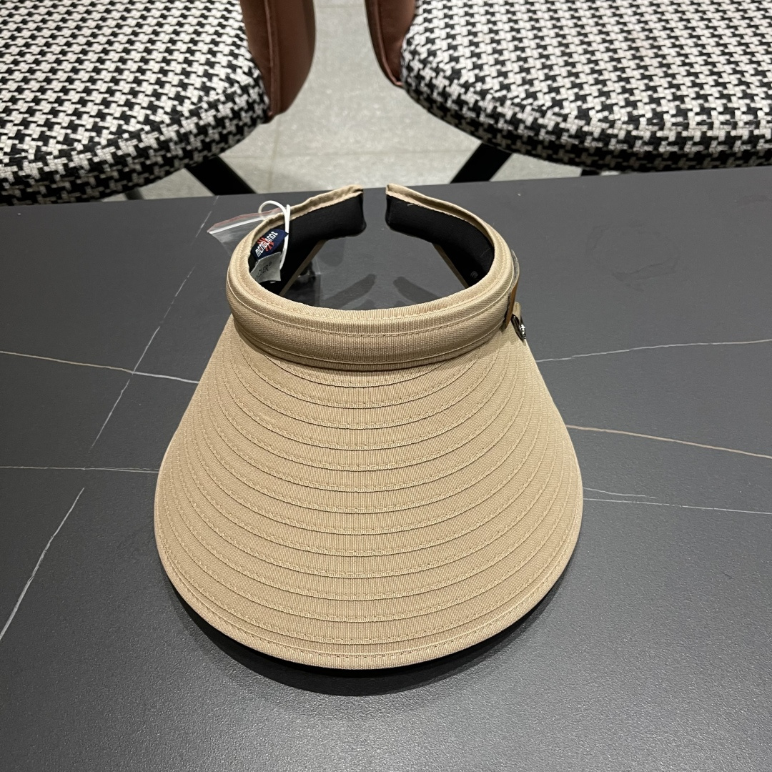 【MONCLER蒙口】空顶草帽女夏季防紫外线遮阳帽出游太阳
帽百搭草编防晒帽子