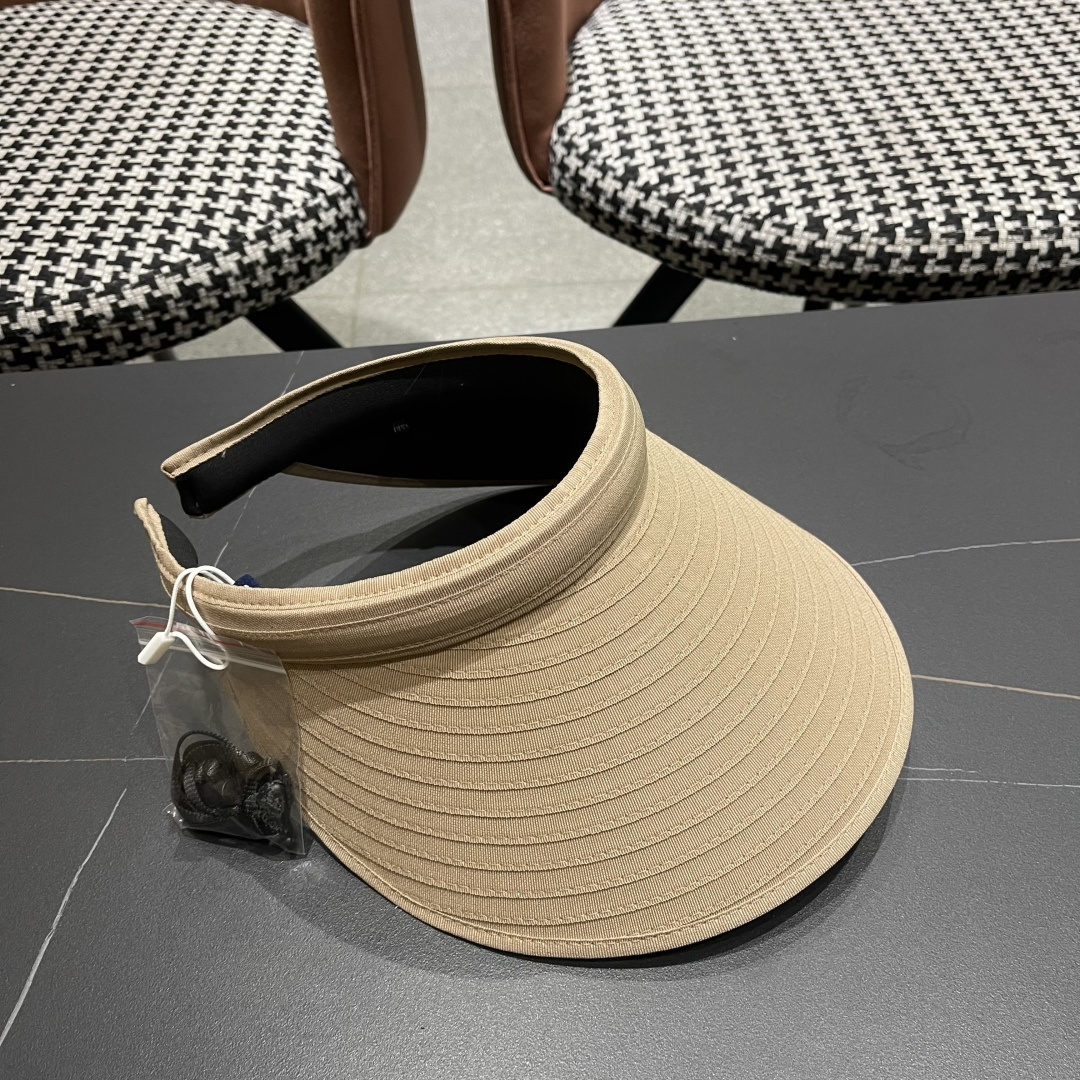 【MONCLER蒙口】空顶草帽女夏季防紫外线遮阳帽出游太阳
帽百搭草编防晒帽子