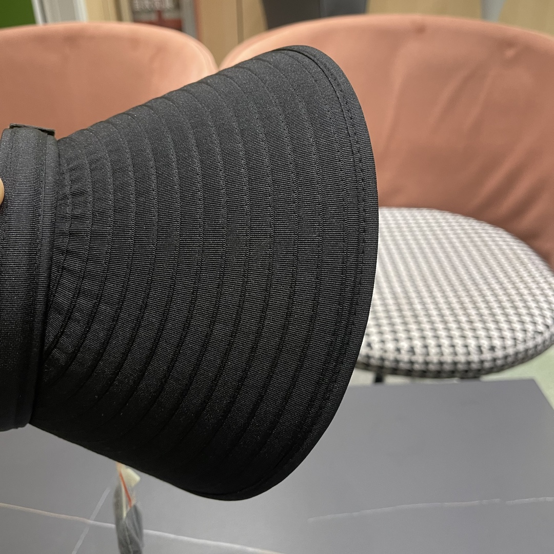 【MONCLER蒙口】空顶草帽女夏季防紫外线遮阳帽出游太阳
帽百搭草编防晒帽子