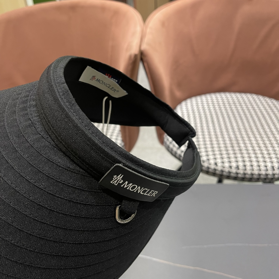 【MONCLER蒙口】空顶草帽女夏季防紫外线遮阳帽出游太阳
帽百搭草编防晒帽子