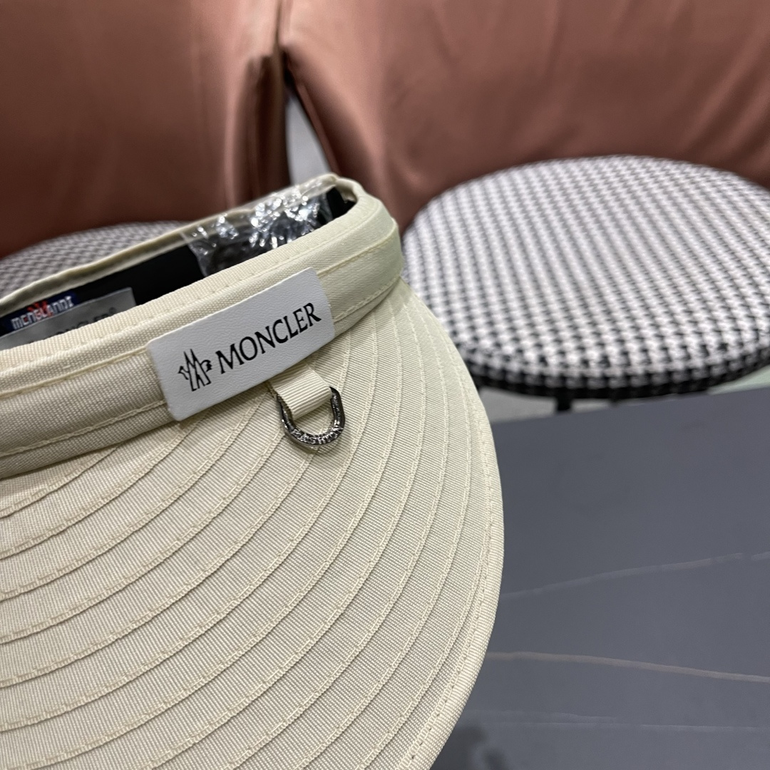 【MONCLER蒙口】空顶草帽女夏季防紫外线遮阳帽出游太阳
帽百搭草编防晒帽子