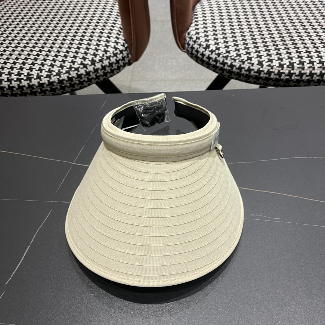 【MONCLER蒙口】空顶草帽女夏季防紫外线遮阳帽出游太阳
帽百搭草编防晒帽子