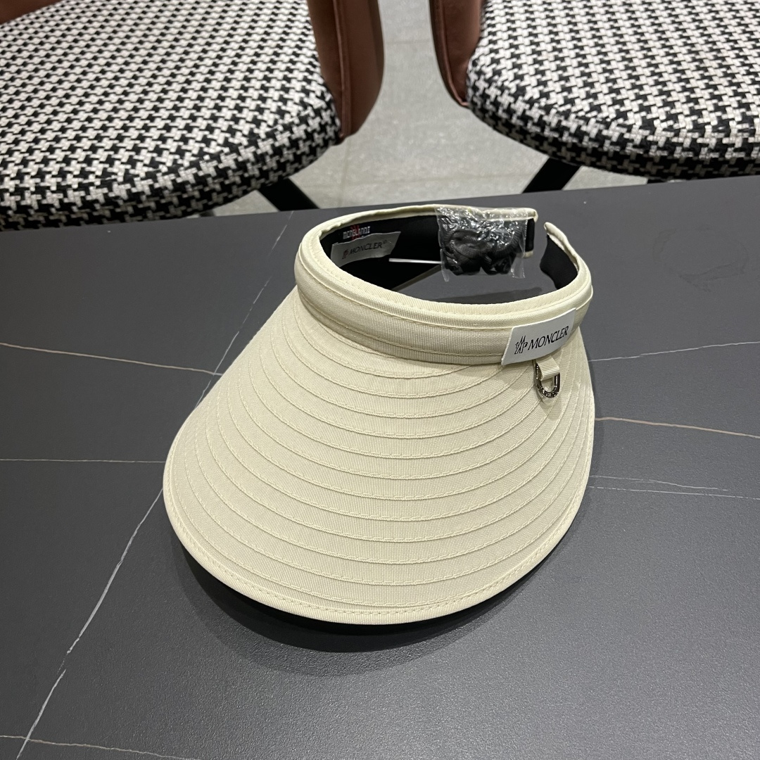 【MONCLER蒙口】空顶草帽女夏季防紫外线遮阳帽出游太阳
帽百搭草编防晒帽子