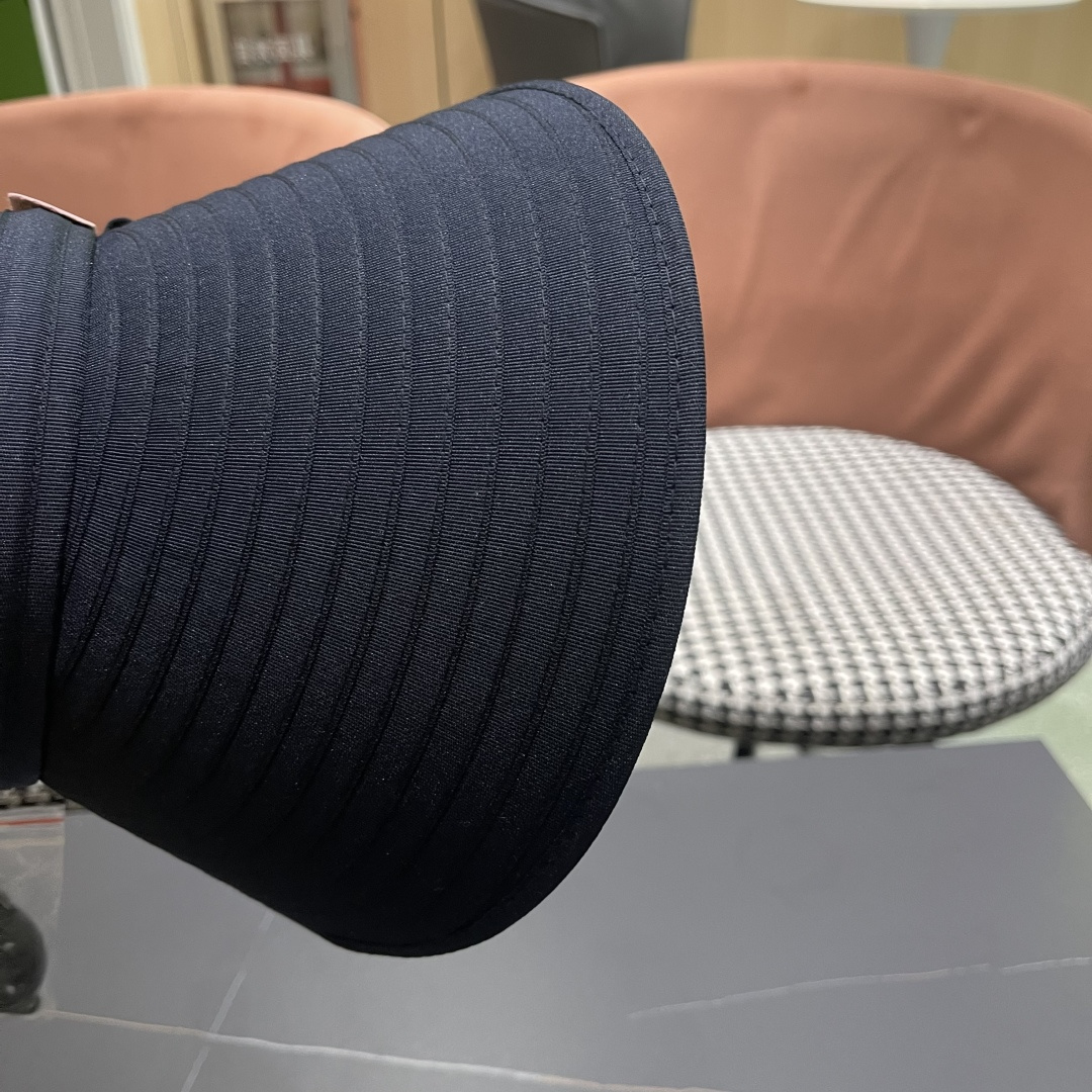 【MONCLER蒙口】空顶草帽女夏季防紫外线遮阳帽出游太阳
帽百搭草编防晒帽子