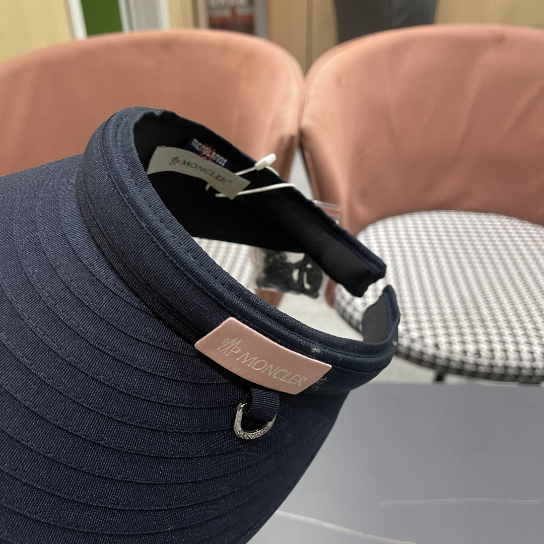 【MONCLER蒙口】空顶草帽女夏季防紫外线遮阳帽出游太阳
帽百搭草编防晒帽子