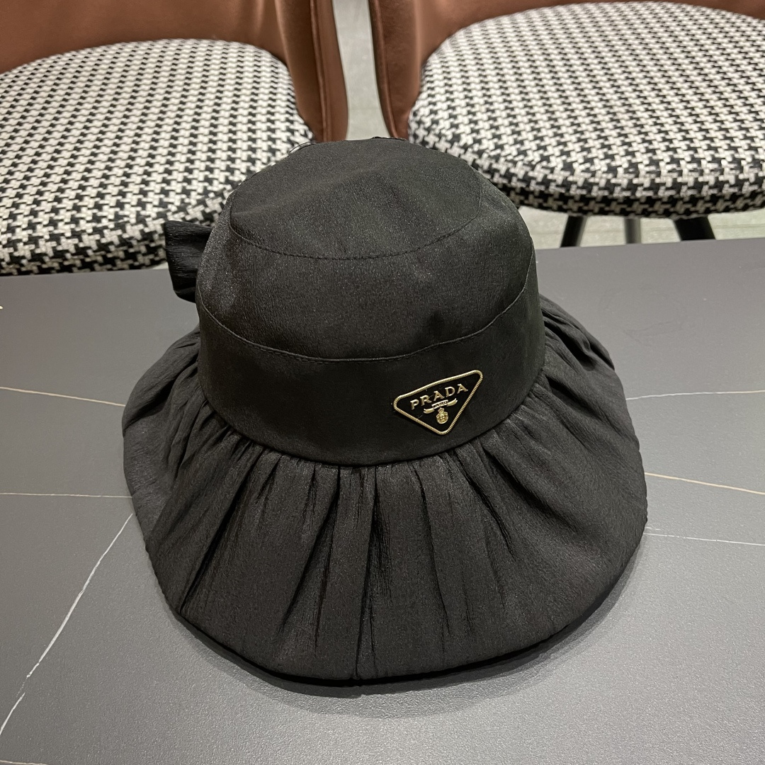  Prada普拉达 2025新款春夏季新款蝴蝶结大沿盆帽女户外出游时尚百
搭渔夫帽休闲旅游帽子