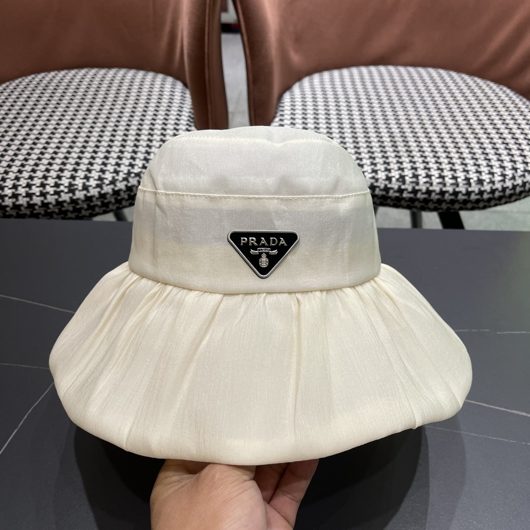  Prada普拉达 2025新款春夏季新款蝴蝶结大沿盆帽女户外出游时尚百
搭渔夫帽休闲旅游帽子