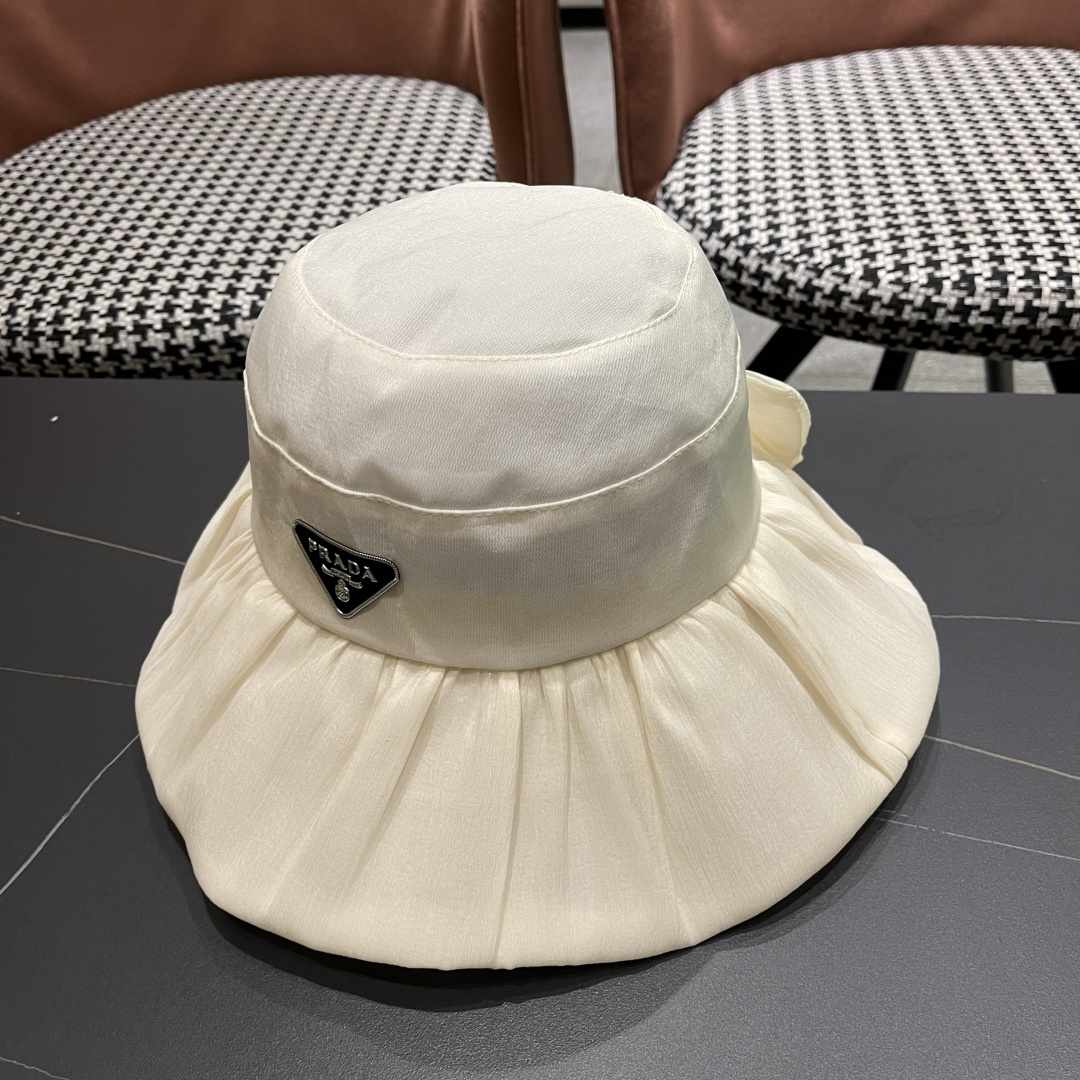  Prada普拉达 2025新款春夏季新款蝴蝶结大沿盆帽女户外出游时尚百
搭渔夫帽休闲旅游帽子