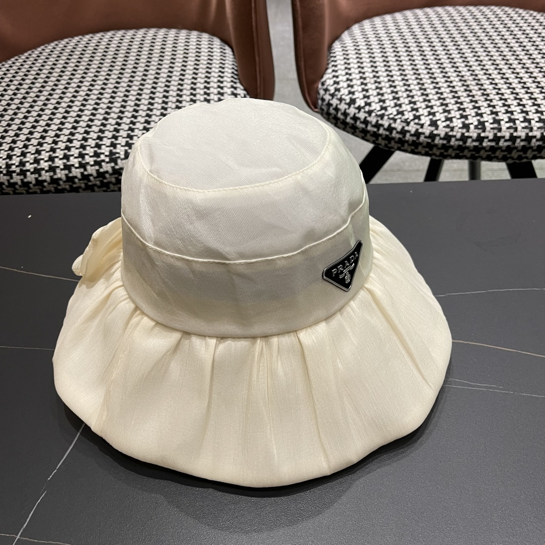  Prada普拉达 2025新款春夏季新款蝴蝶结大沿盆帽女户外出游时尚百
搭渔夫帽休闲旅游帽子
