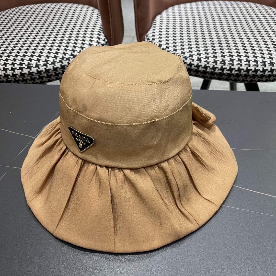  Prada普拉达 2025新款春夏季新款蝴蝶结大沿盆帽女户外出游时尚百
搭渔夫帽休闲旅游帽子