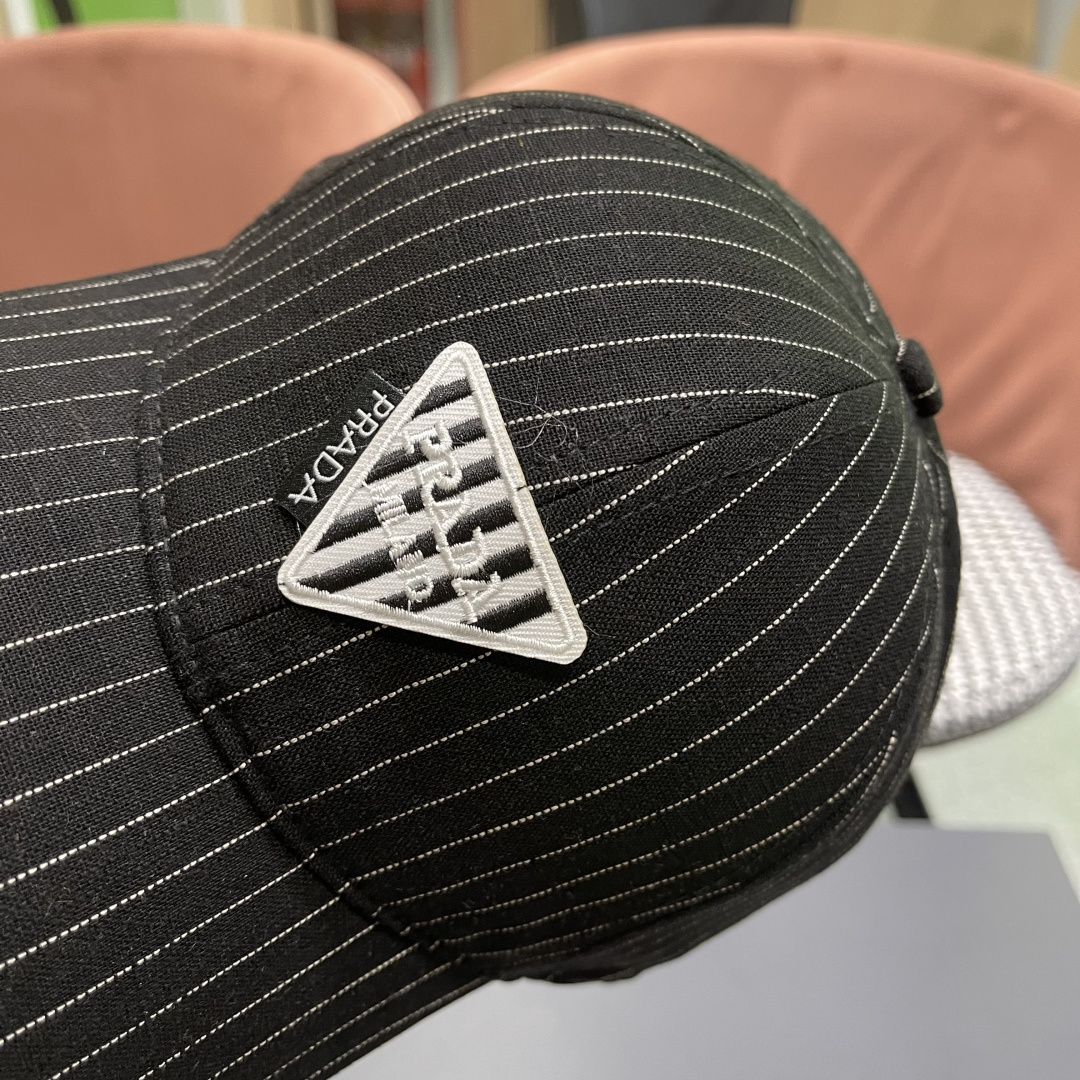  Prada普拉达2025休闲时尚防晒遮阳鸭舌春夏帽子女日系可爱条纹蓓
蕾帽鸭嘴帽