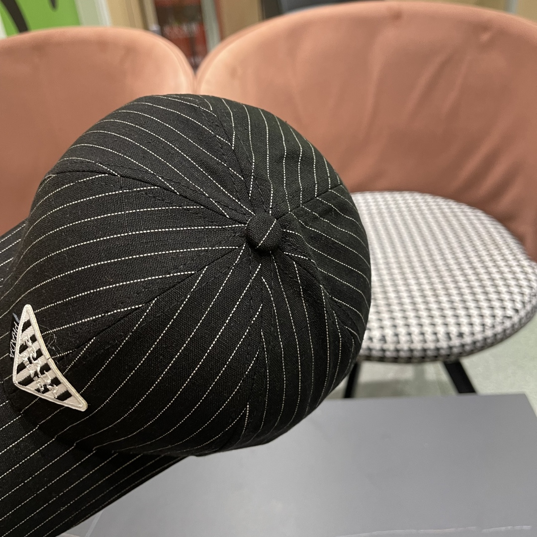  Prada普拉达2025休闲时尚防晒遮阳鸭舌春夏帽子女日系可爱条纹蓓
蕾帽鸭嘴帽