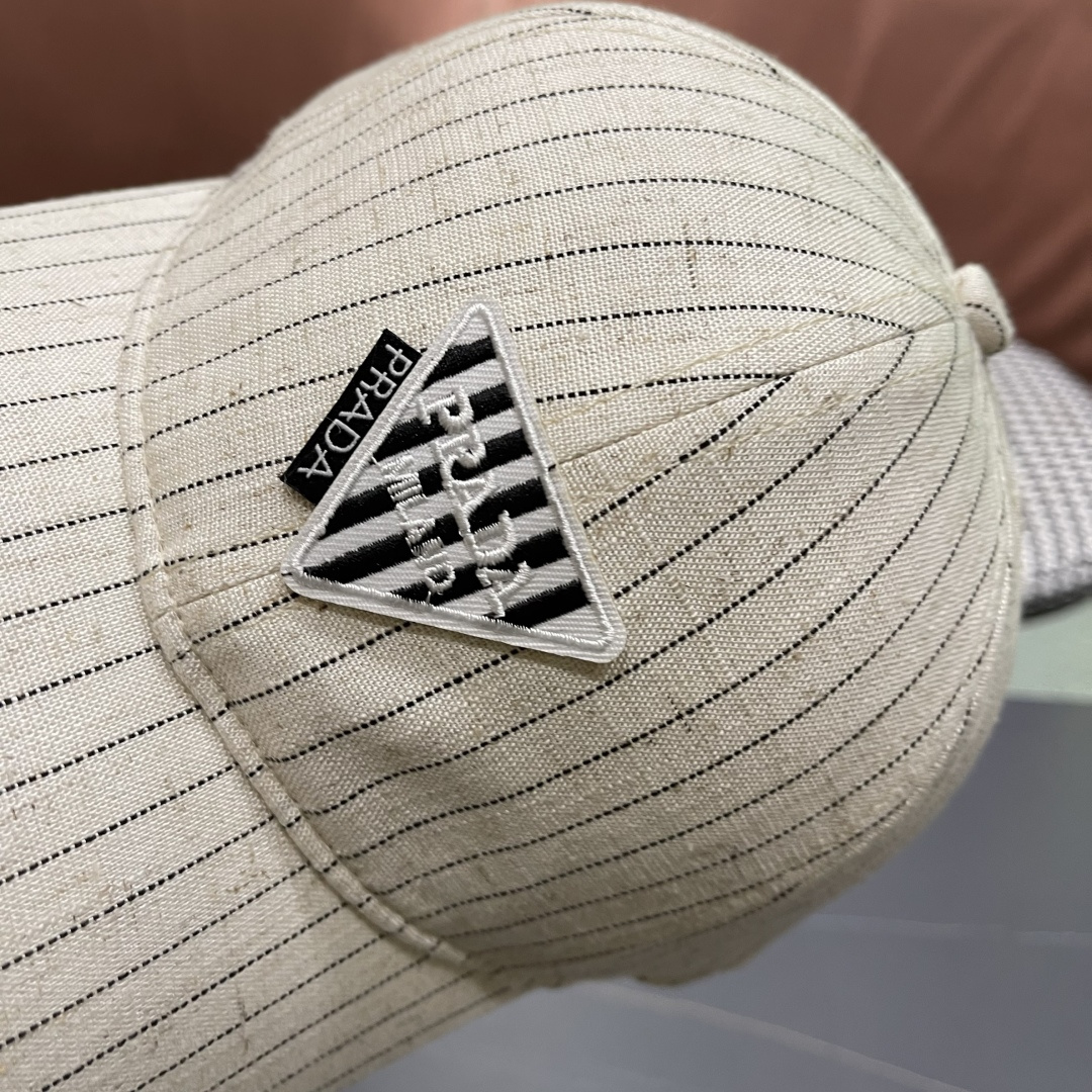  Prada普拉达2025休闲时尚防晒遮阳鸭舌春夏帽子女日系可爱条纹蓓
蕾帽鸭嘴帽