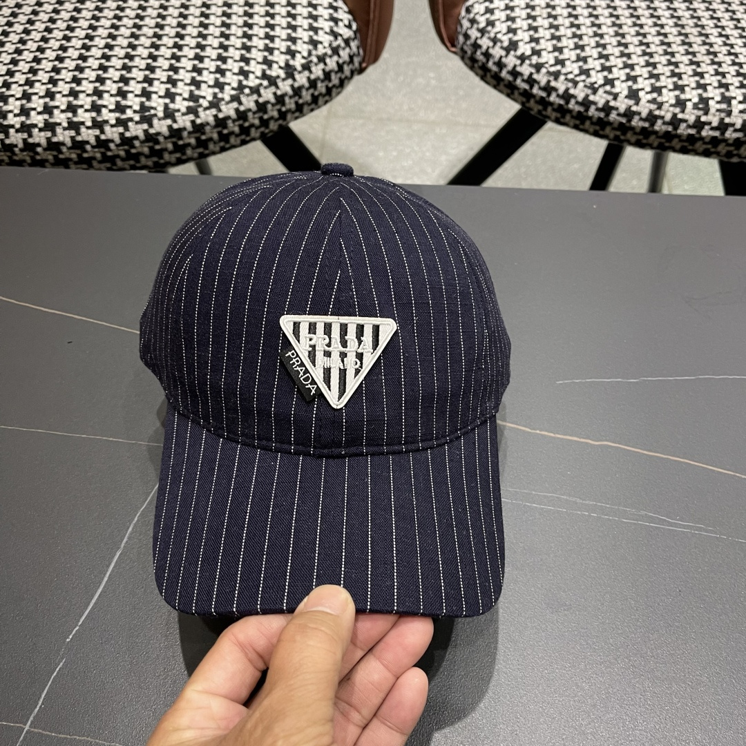  Prada普拉达2025休闲时尚防晒遮阳鸭舌春夏帽子女日系可爱条纹蓓
蕾帽鸭嘴帽