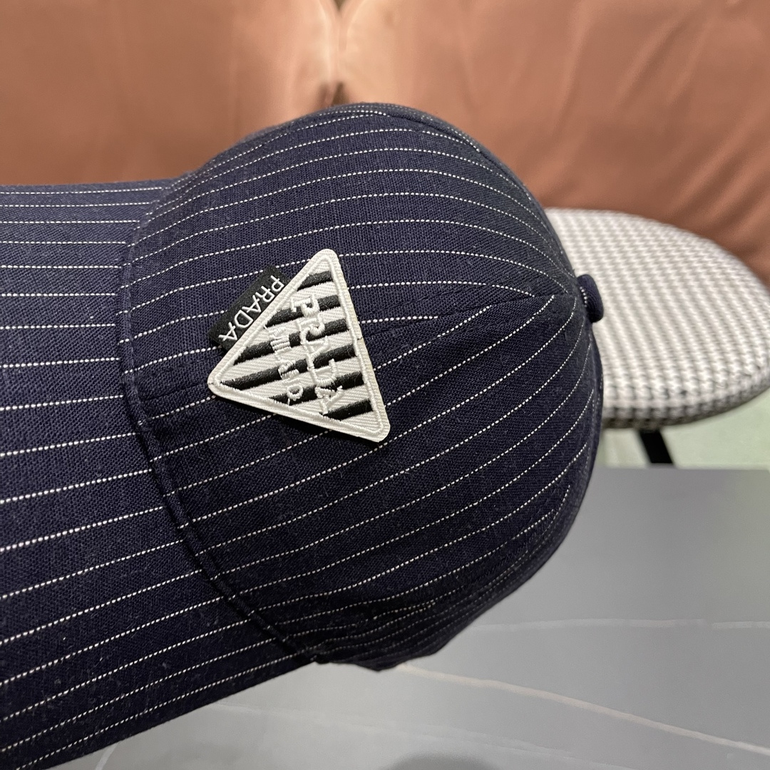  Prada普拉达2025休闲时尚防晒遮阳鸭舌春夏帽子女日系可爱条纹蓓
蕾帽鸭嘴帽