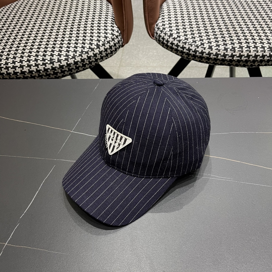  Prada普拉达2025休闲时尚防晒遮阳鸭舌春夏帽子女日系可爱条纹蓓
蕾帽鸭嘴帽