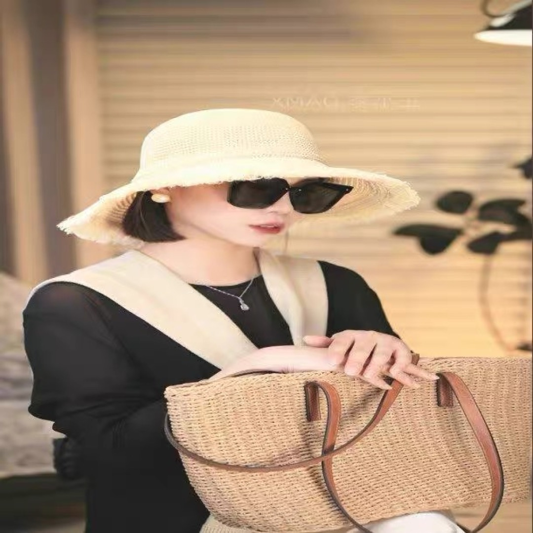  Lv路易威登 女小清新沙滩韩版遮脸编织防晒透气渔夫帽
大檐太阳户外帽子