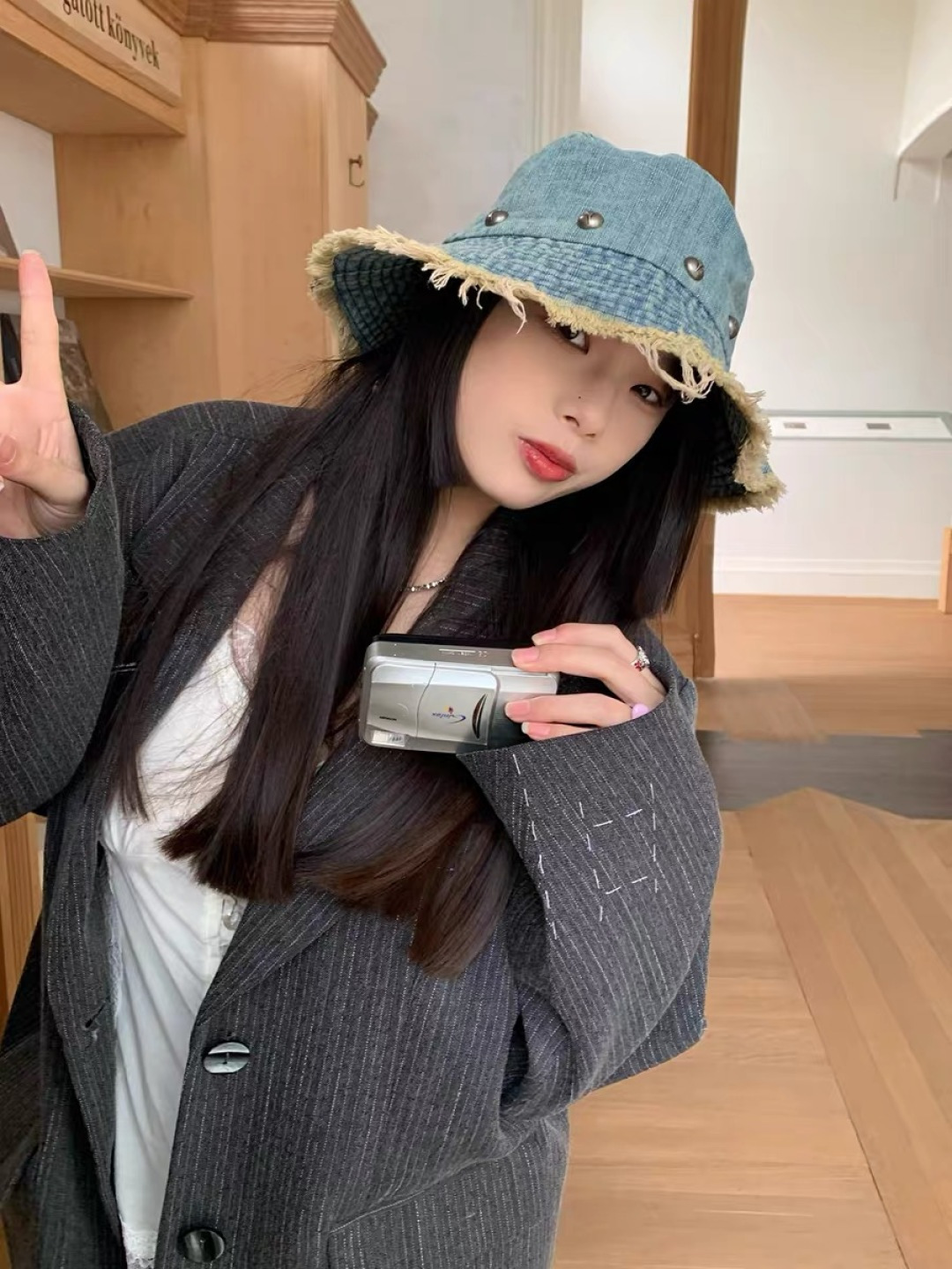  蒙口Moncler 韩版街头小众磨边做旧牛仔铆钉渔夫帽女大帽檐
遮阳显脸小盆帽男女