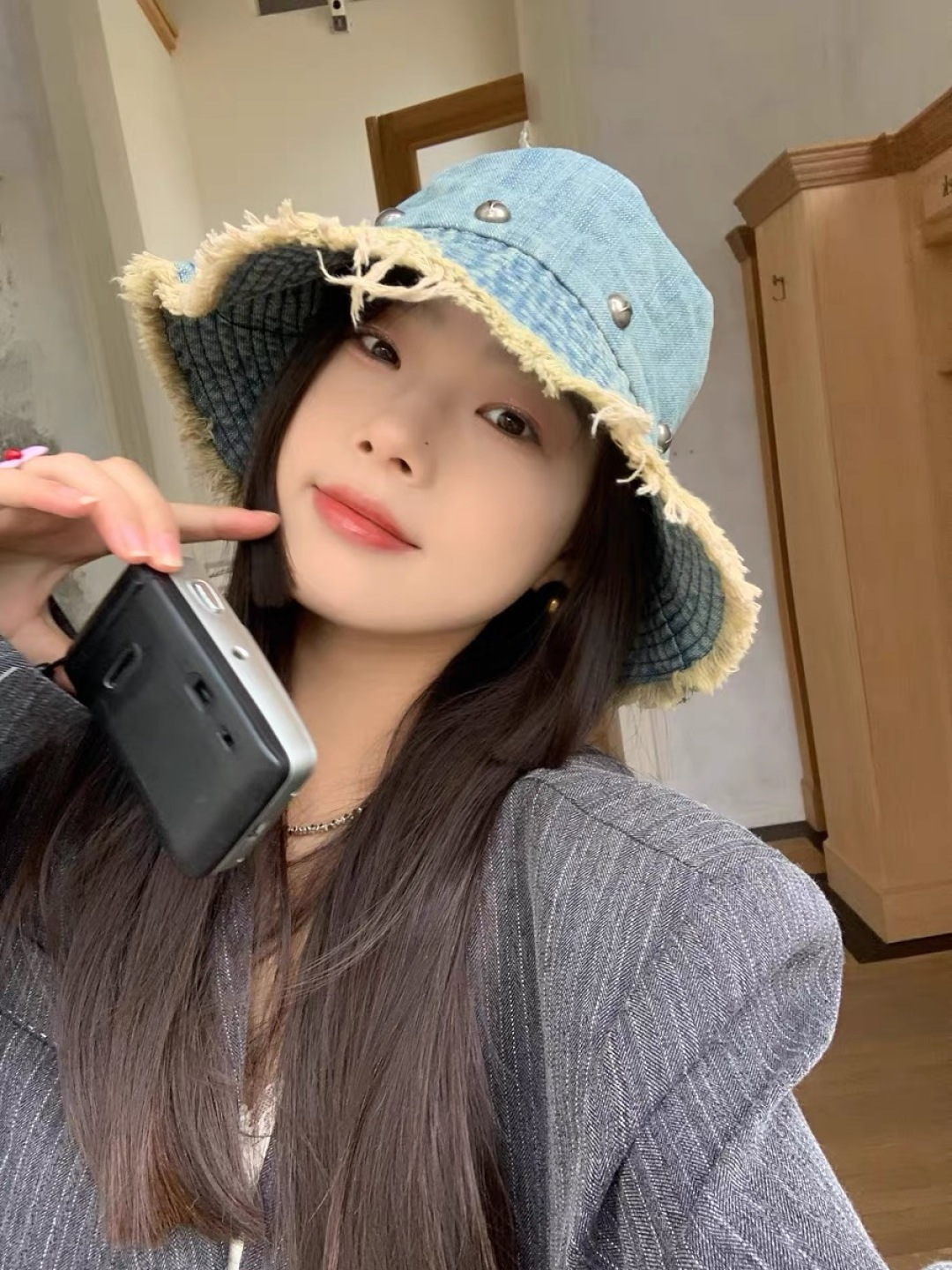  蒙口Moncler 韩版街头小众磨边做旧牛仔铆钉渔夫帽女大帽檐
遮阳显脸小盆帽男女