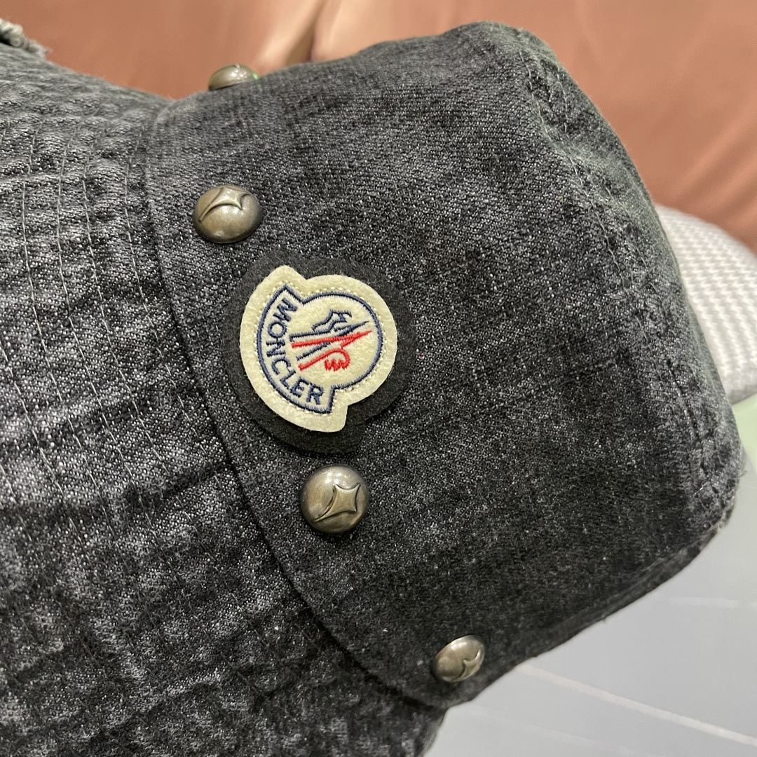  蒙口Moncler 韩版街头小众磨边做旧牛仔铆钉渔夫帽女大帽檐
遮阳显脸小盆帽男女