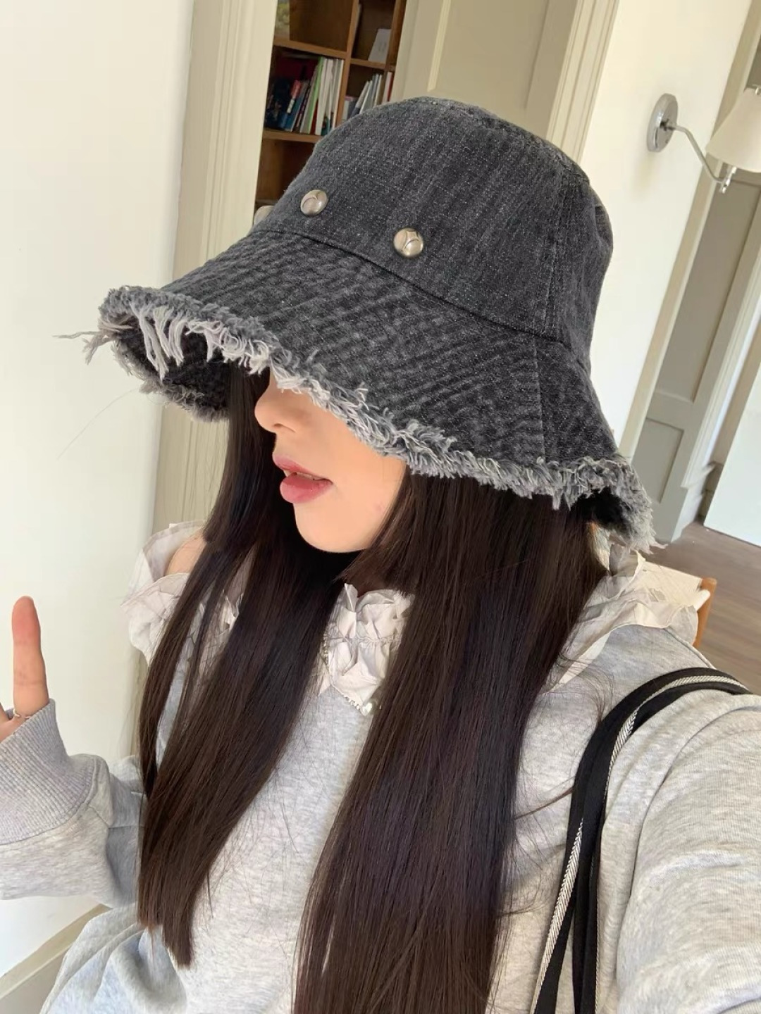  蒙口Moncler 韩版街头小众磨边做旧牛仔铆钉渔夫帽女大帽檐
遮阳显脸小盆帽男女