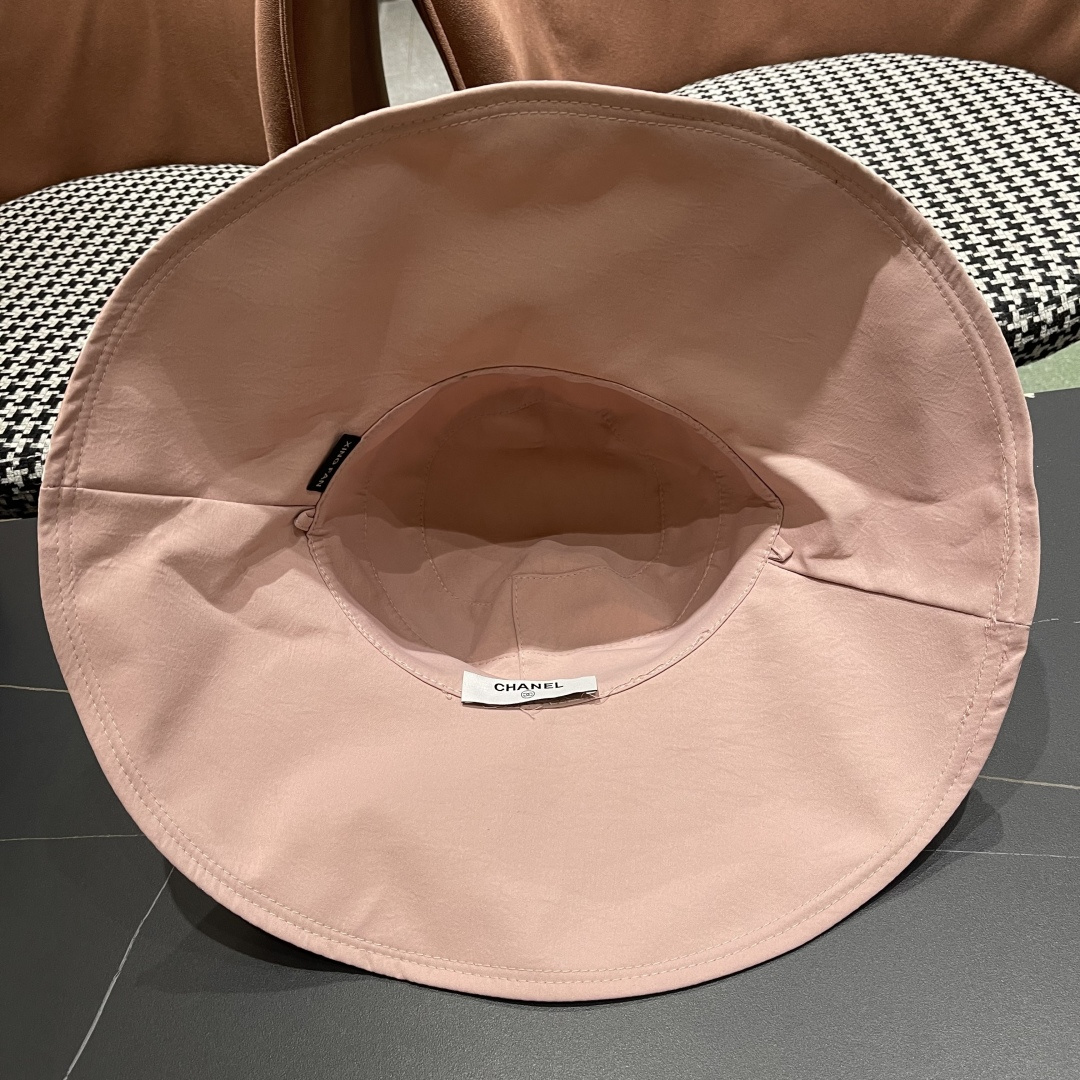  Chanel(香奈儿)新款韩系帽子女春夏显脸小时尚盆帽大檐百搭遮阳
渔夫帽双面戴防紫外线