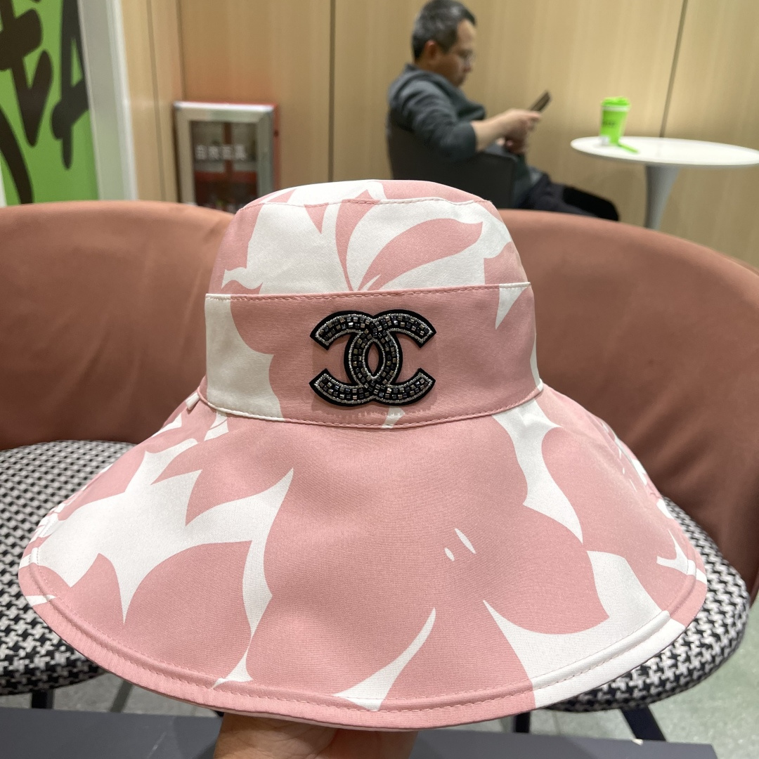 Chanel(香奈儿)新款韩系帽子女春夏显脸小时尚盆帽大檐百搭遮阳
渔夫帽双面戴防紫外线