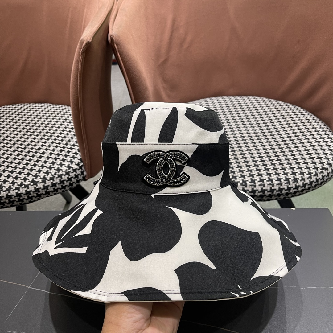  Chanel(香奈儿)新款韩系帽子女春夏显脸小时尚盆帽大檐百搭遮阳
渔夫帽双面戴防紫外线