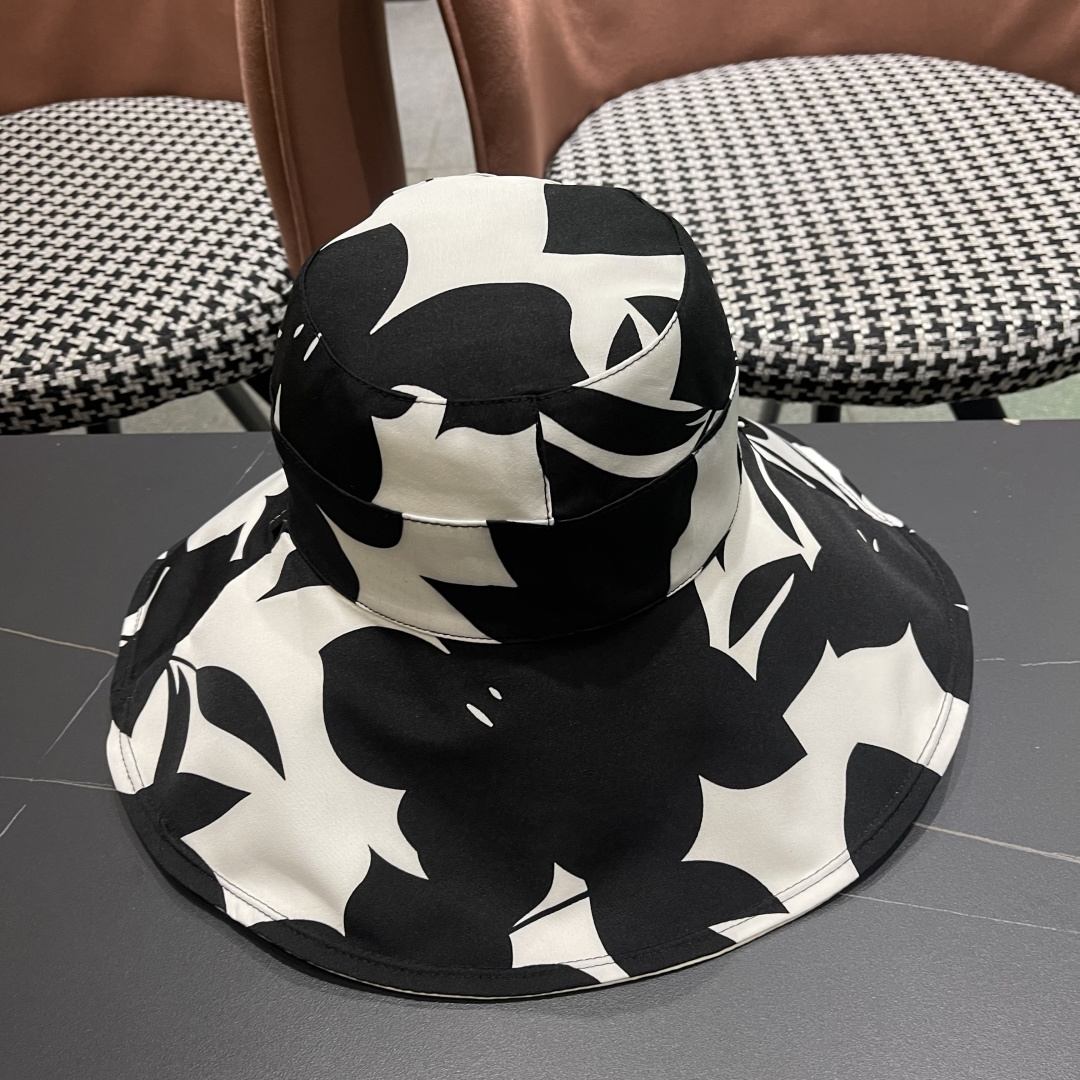  Chanel(香奈儿)新款韩系帽子女春夏显脸小时尚盆帽大檐百搭遮阳
渔夫帽双面戴防紫外线