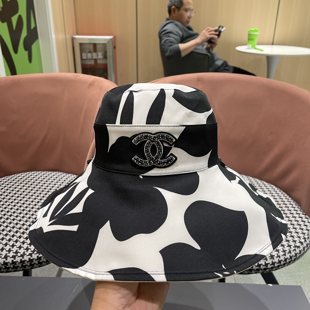 Chanel(香奈儿)新款韩系帽子女春夏显脸小时尚盆帽大檐百搭遮阳
渔夫帽双面戴防紫外线