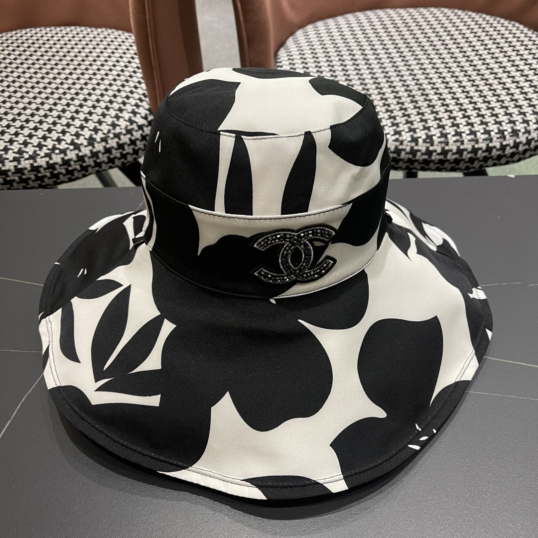  Chanel(香奈儿)新款韩系帽子女春夏显脸小时尚盆帽大檐百搭遮阳
渔夫帽双面戴防紫外线