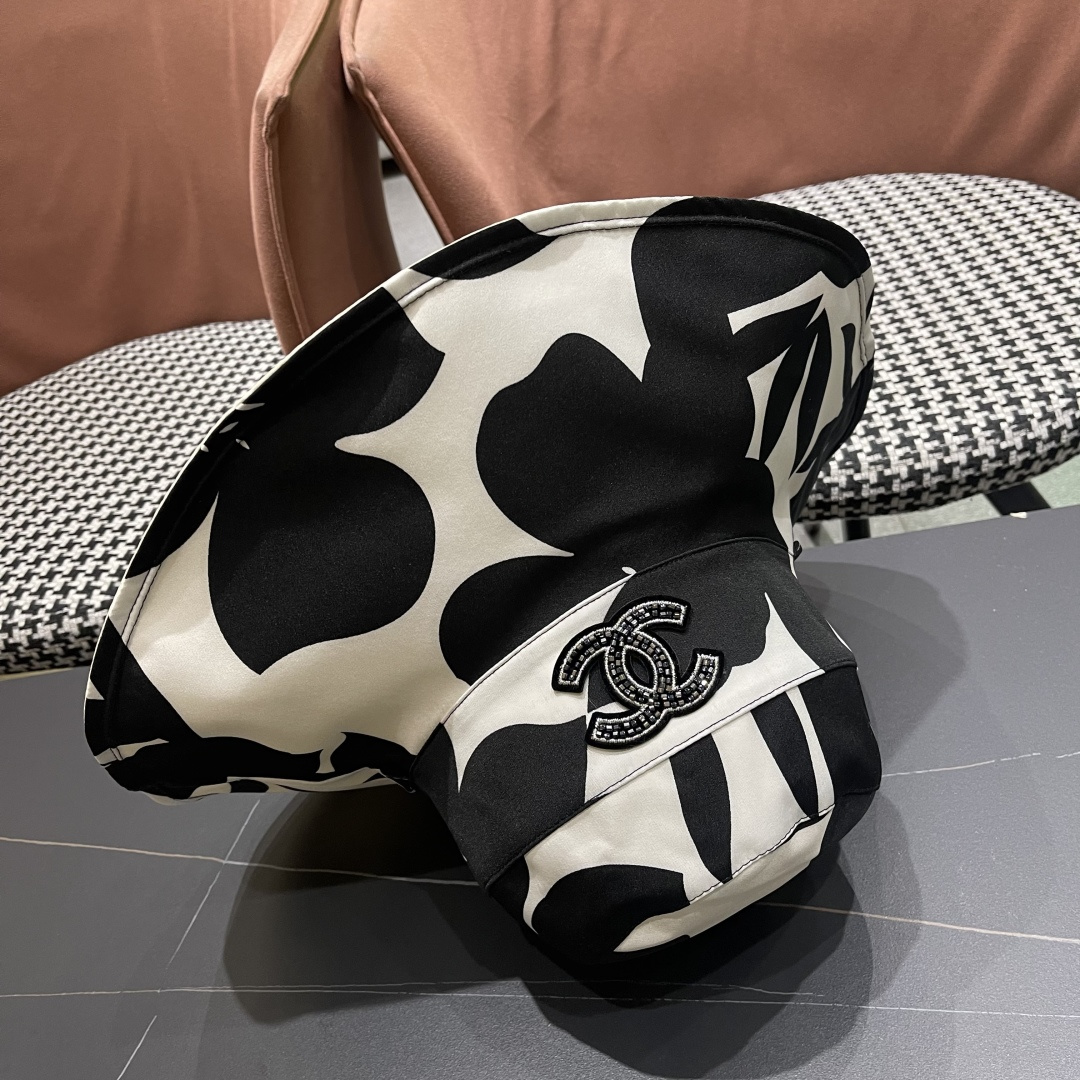  Chanel(香奈儿)新款韩系帽子女春夏显脸小时尚盆帽大檐百搭遮阳
渔夫帽双面戴防紫外线