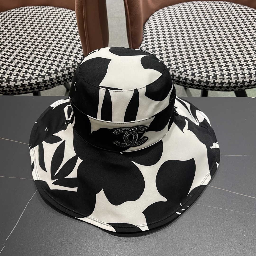  Chanel(香奈儿)新款韩系帽子女春夏显脸小时尚盆帽大檐百搭遮阳
渔夫帽双面戴防紫外线