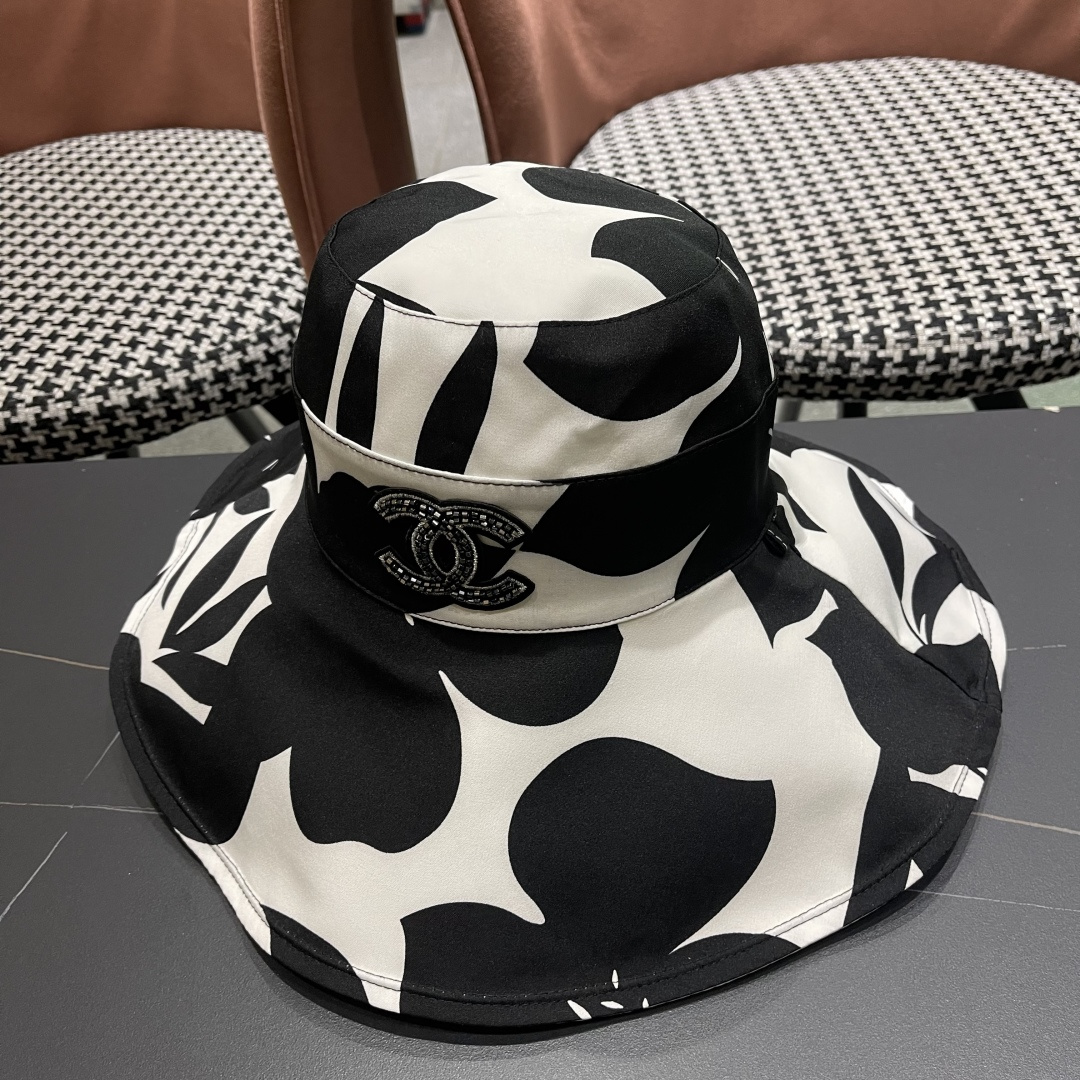  Chanel(香奈儿)新款韩系帽子女春夏显脸小时尚盆帽大檐百搭遮阳
渔夫帽双面戴防紫外线