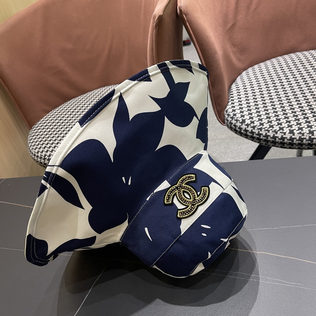  Chanel(香奈儿)新款韩系帽子女春夏显脸小时尚盆帽大檐百搭遮阳
渔夫帽双面戴防紫外线