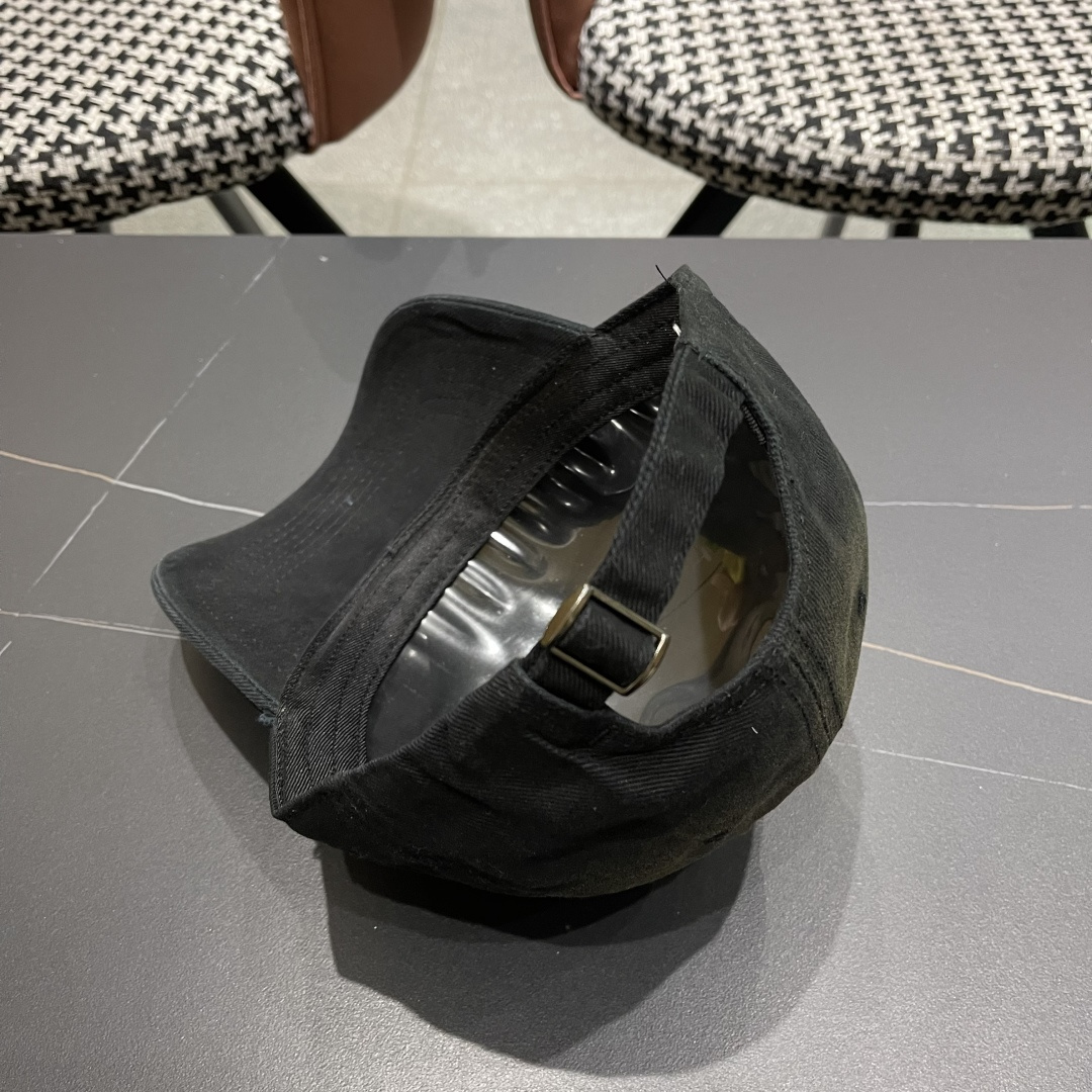 💛【CELINE赛琳】2025春夏款彩色棒球帽🧢，出街必备超好搭配，赶紧入手！