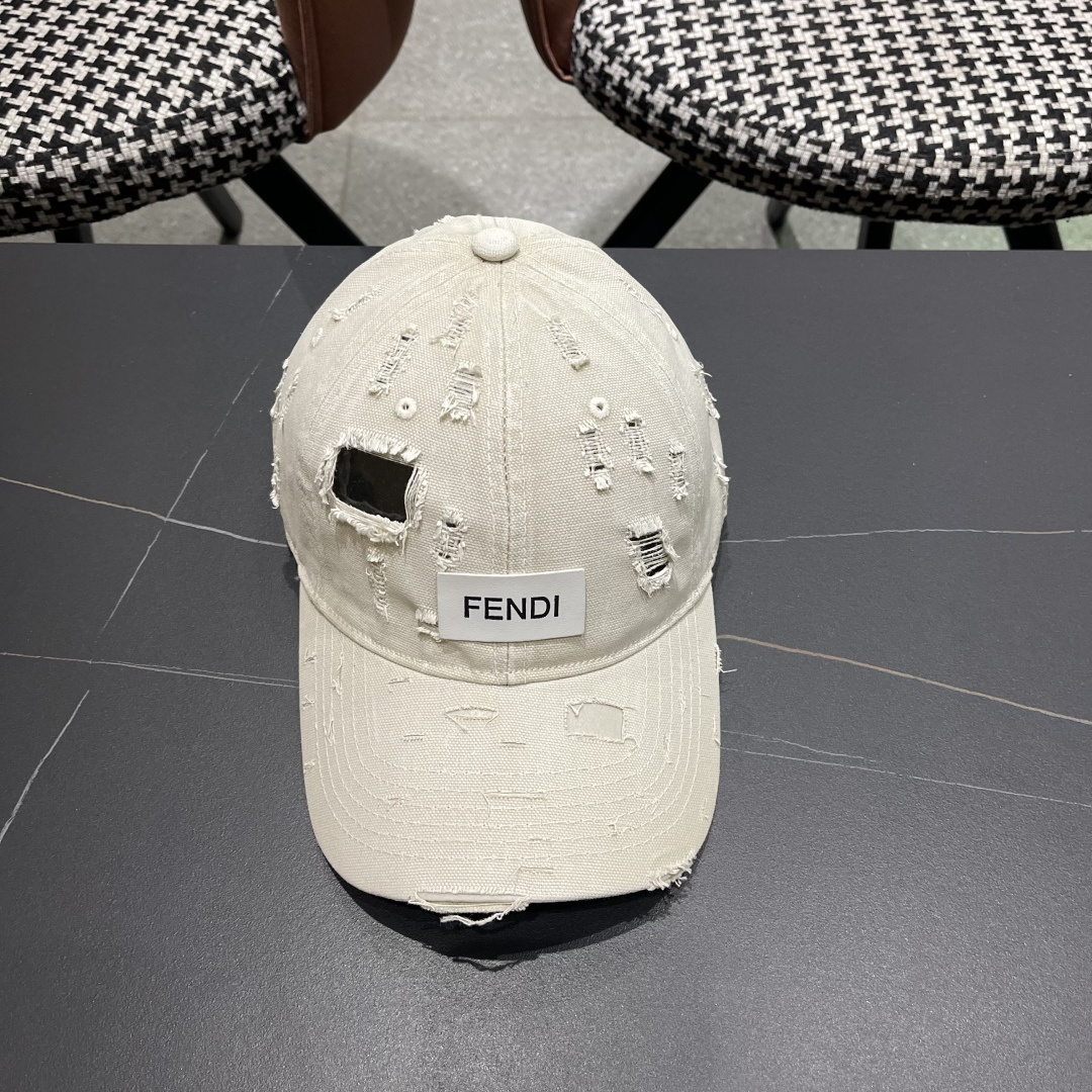  FENDI芬迪 韩版复古做旧日破洞棒球帽子女个性时
尚百搭情侣宽檐大头围鸭舌帽男