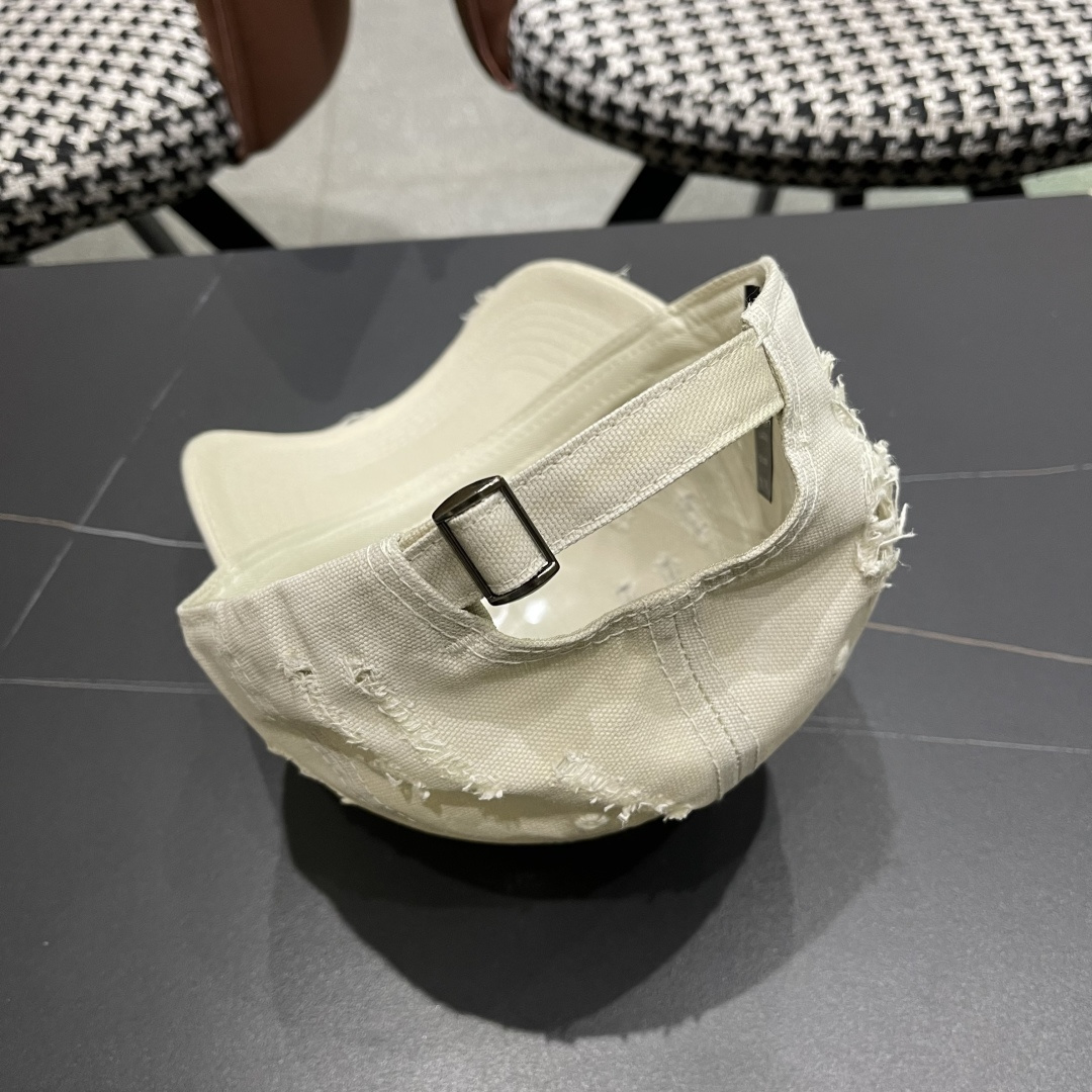  FENDI芬迪 韩版复古做旧日破洞棒球帽子女个性时
尚百搭情侣宽檐大头围鸭舌帽男