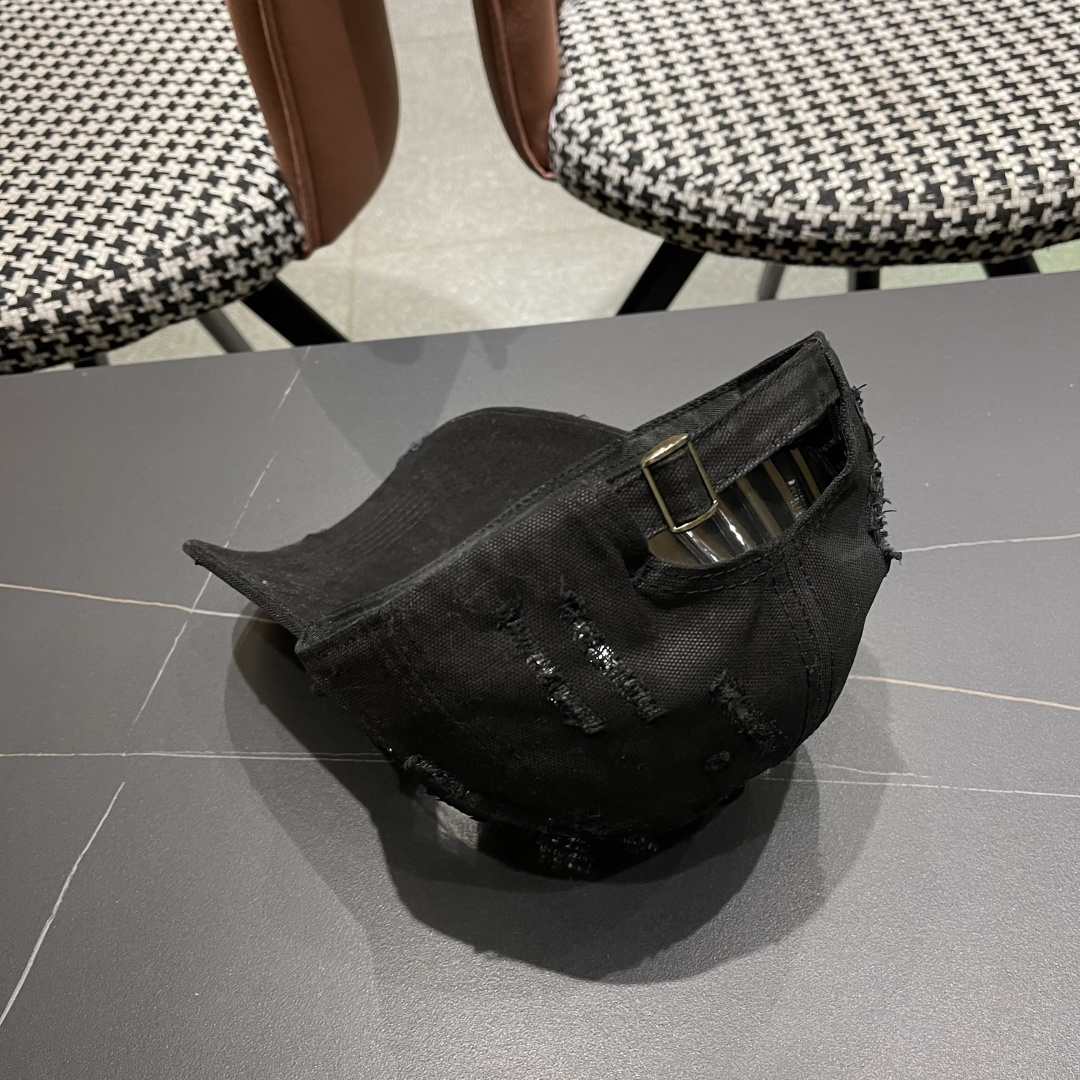  FENDI芬迪 韩版复古做旧日破洞棒球帽子女个性时
尚百搭情侣宽檐大头围鸭舌帽男