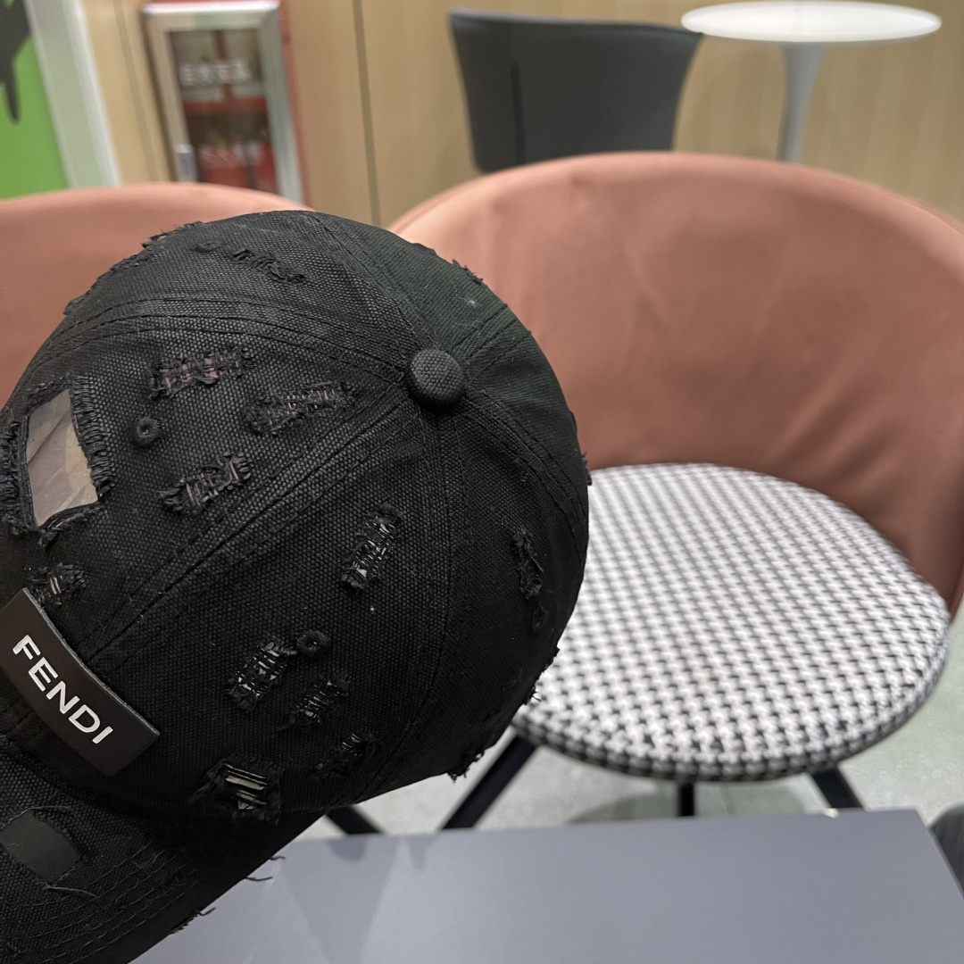  FENDI芬迪 韩版复古做旧日破洞棒球帽子女个性时
尚百搭情侣宽檐大头围鸭舌帽男