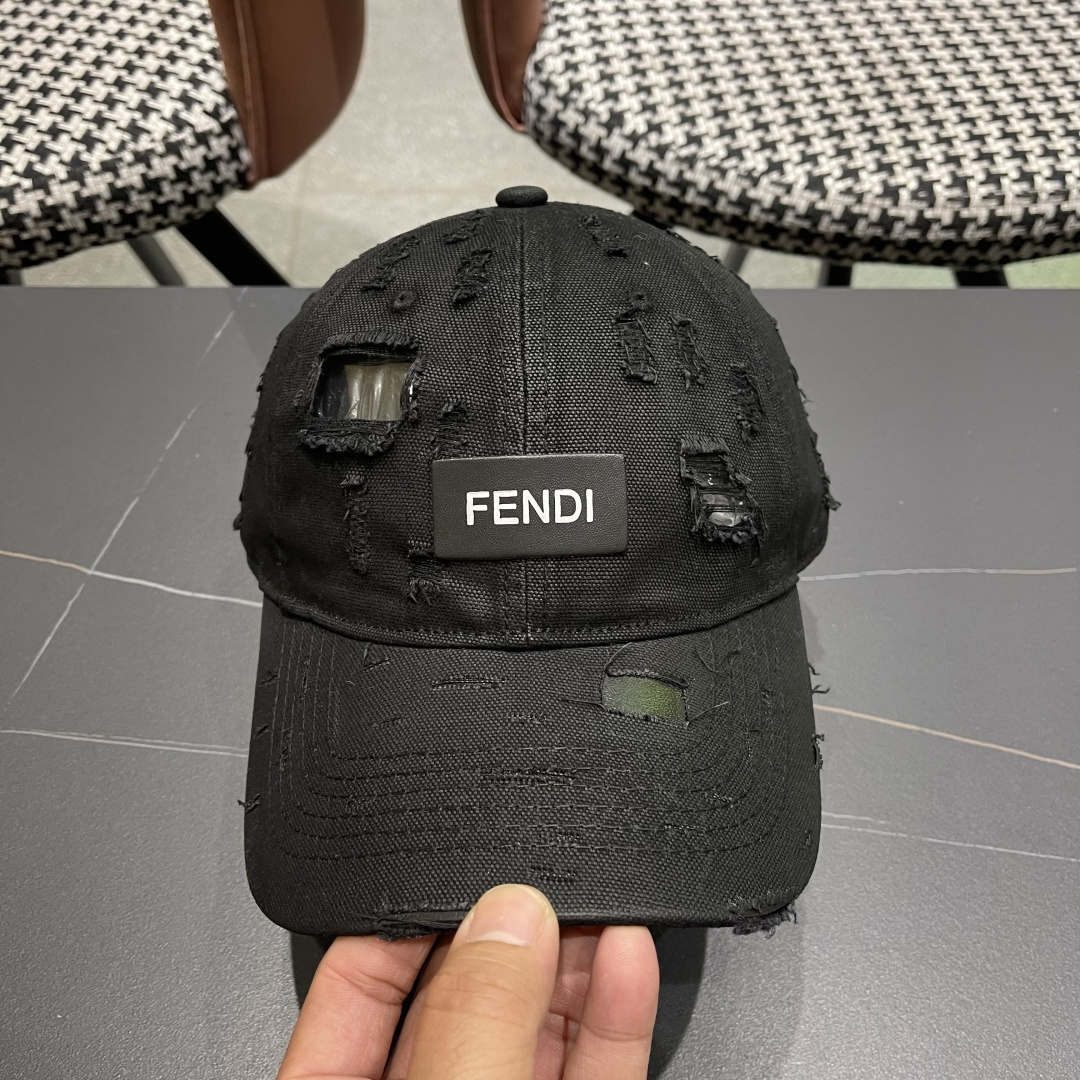  FENDI芬迪 韩版复古做旧日破洞棒球帽子女个性时
尚百搭情侣宽檐大头围鸭舌帽男