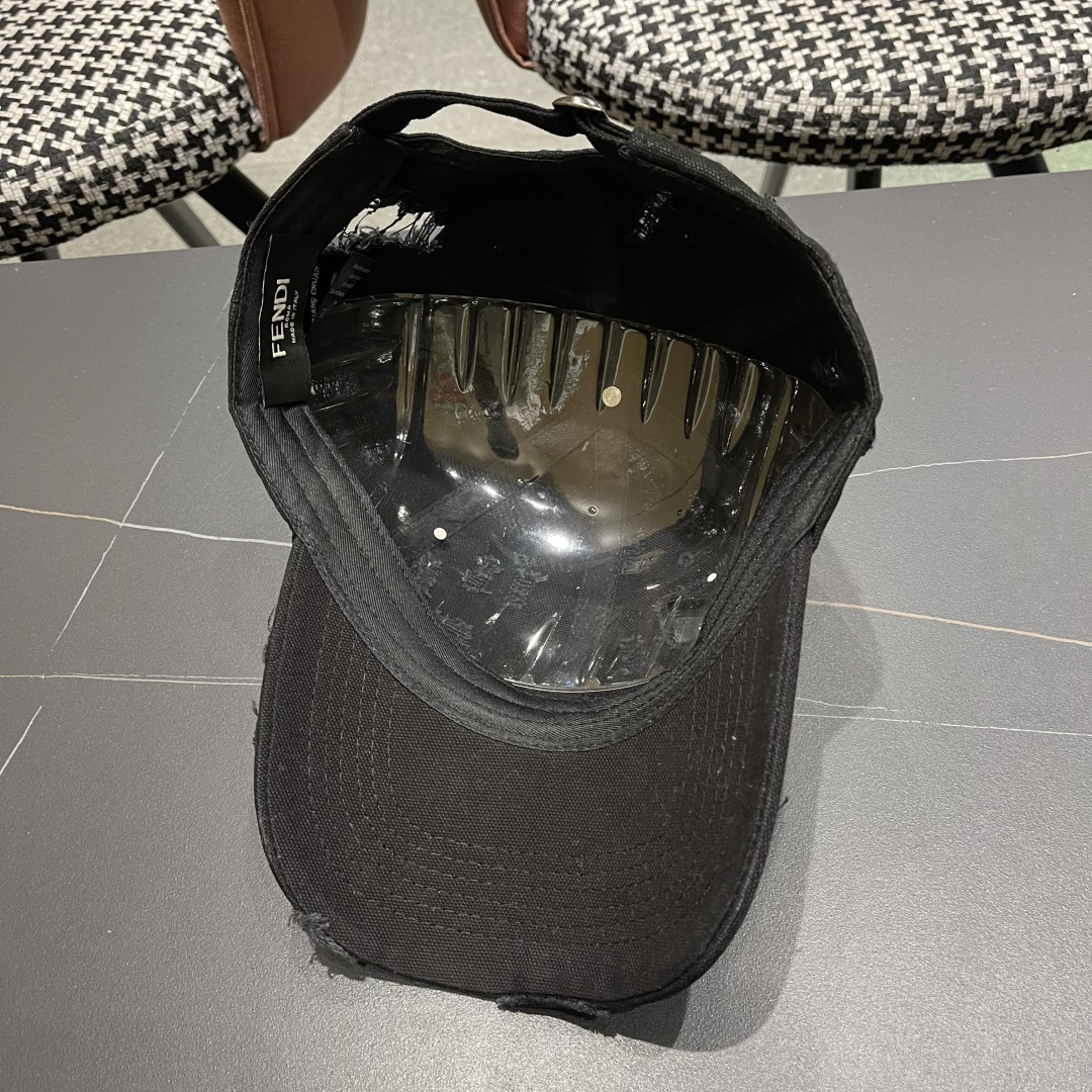  FENDI芬迪 韩版复古做旧日破洞棒球帽子女个性时
尚百搭情侣宽檐大头围鸭舌帽男