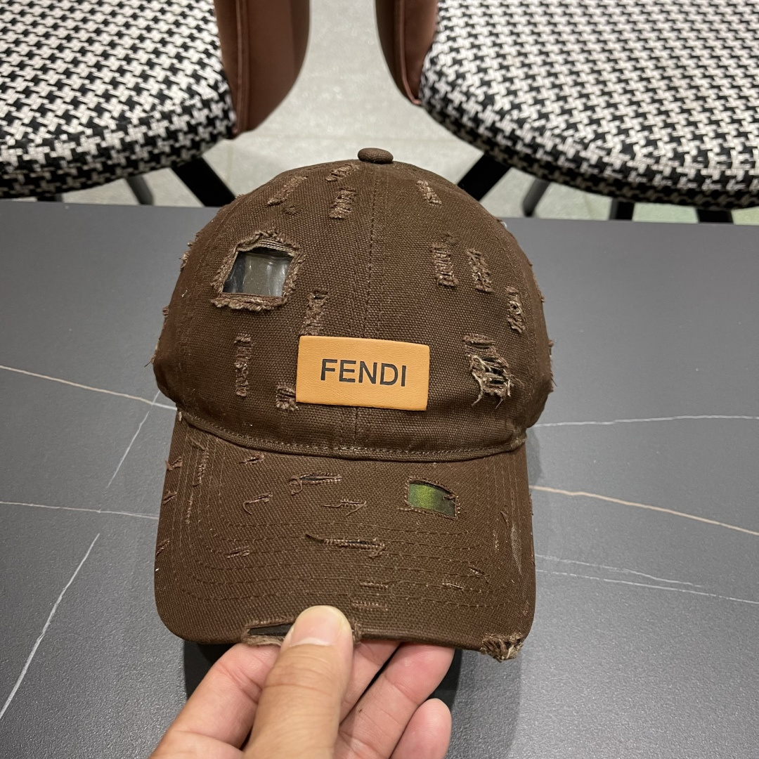  FENDI芬迪 韩版复古做旧日破洞棒球帽子女个性时
尚百搭情侣宽檐大头围鸭舌帽男