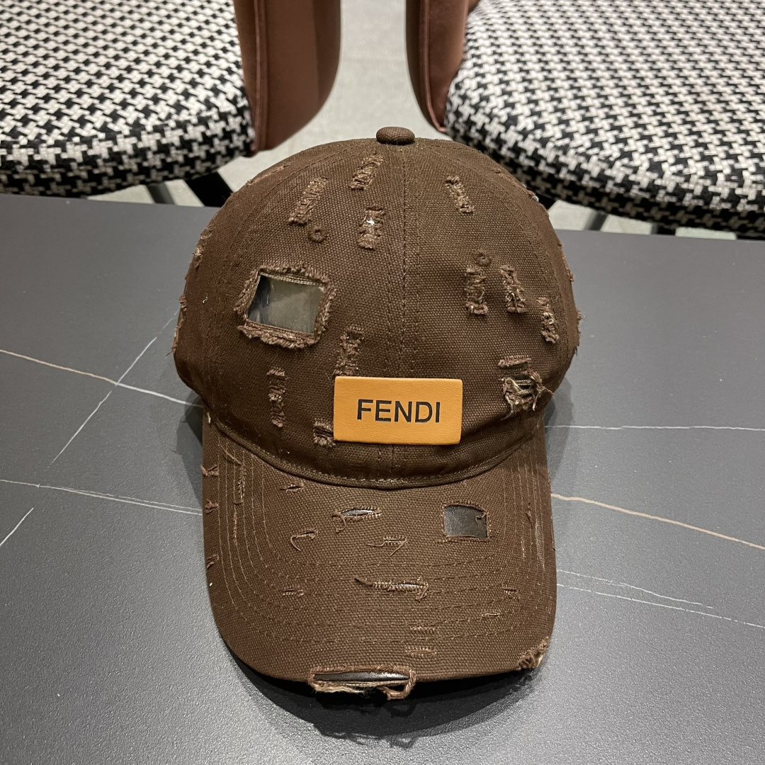  FENDI芬迪 韩版复古做旧日破洞棒球帽子女个性时
尚百搭情侣宽檐大头围鸭舌帽男