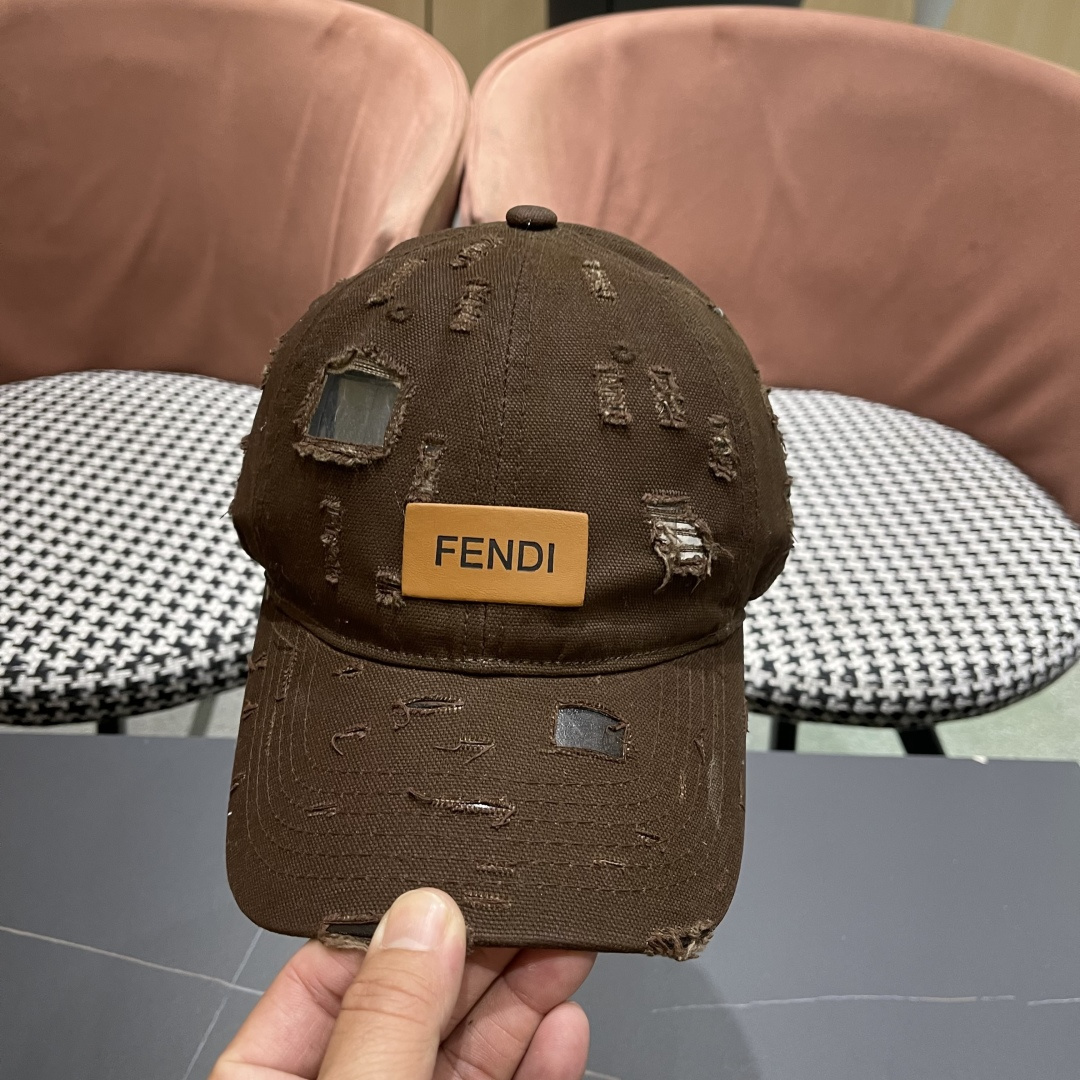  FENDI芬迪 韩版复古做旧日破洞棒球帽子女个性时
尚百搭情侣宽檐大头围鸭舌帽男