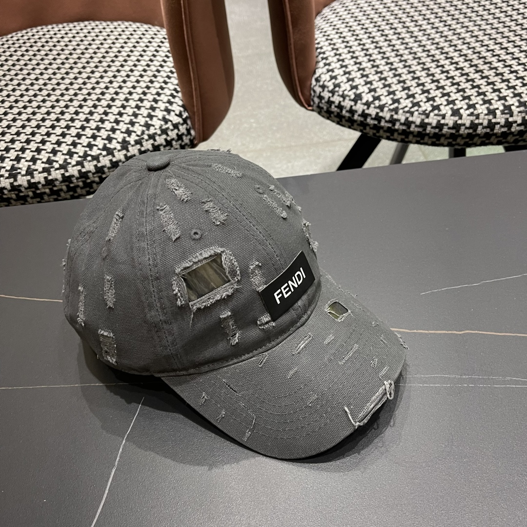  FENDI芬迪 韩版复古做旧日破洞棒球帽子女个性时
尚百搭情侣宽檐大头围鸭舌帽男